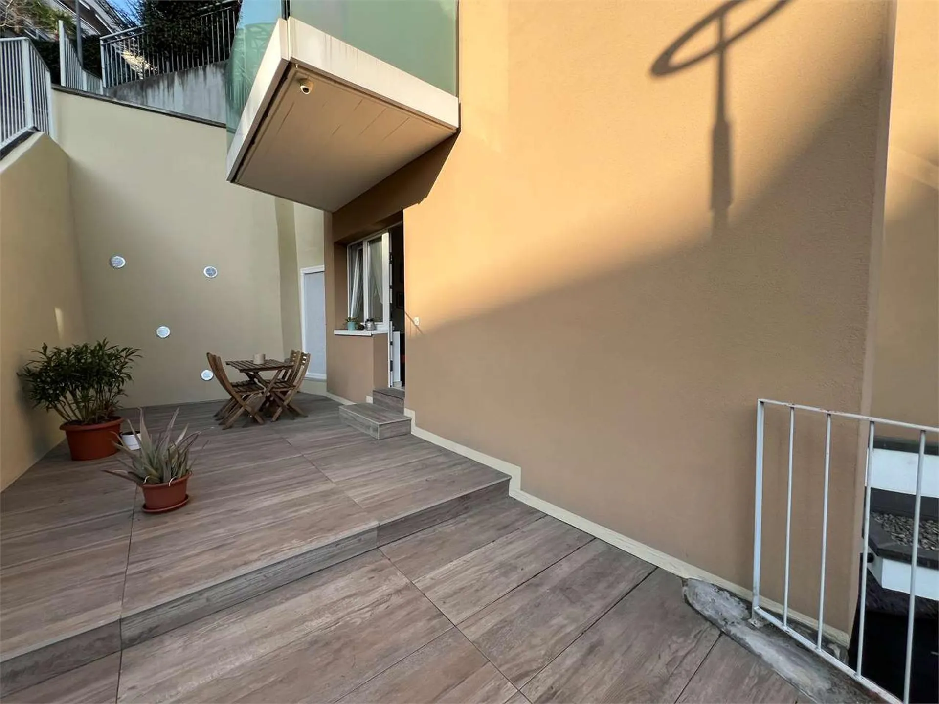 Rif. 2650 - 2 locali con ampia terrazza a 5 minuti da Lugano