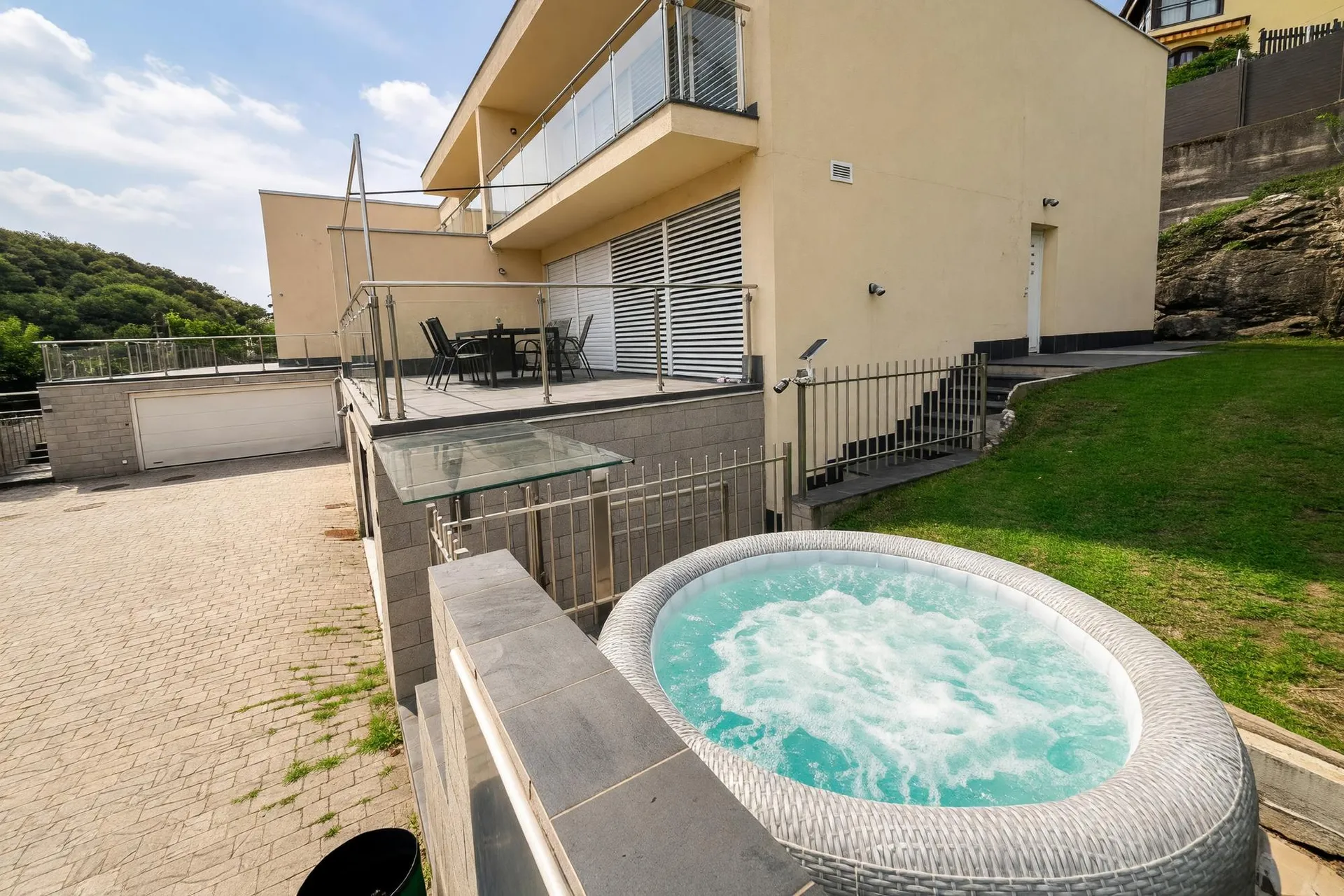 Casa unifamiliare 4,5 con terrazzo di 30 mq e giardino