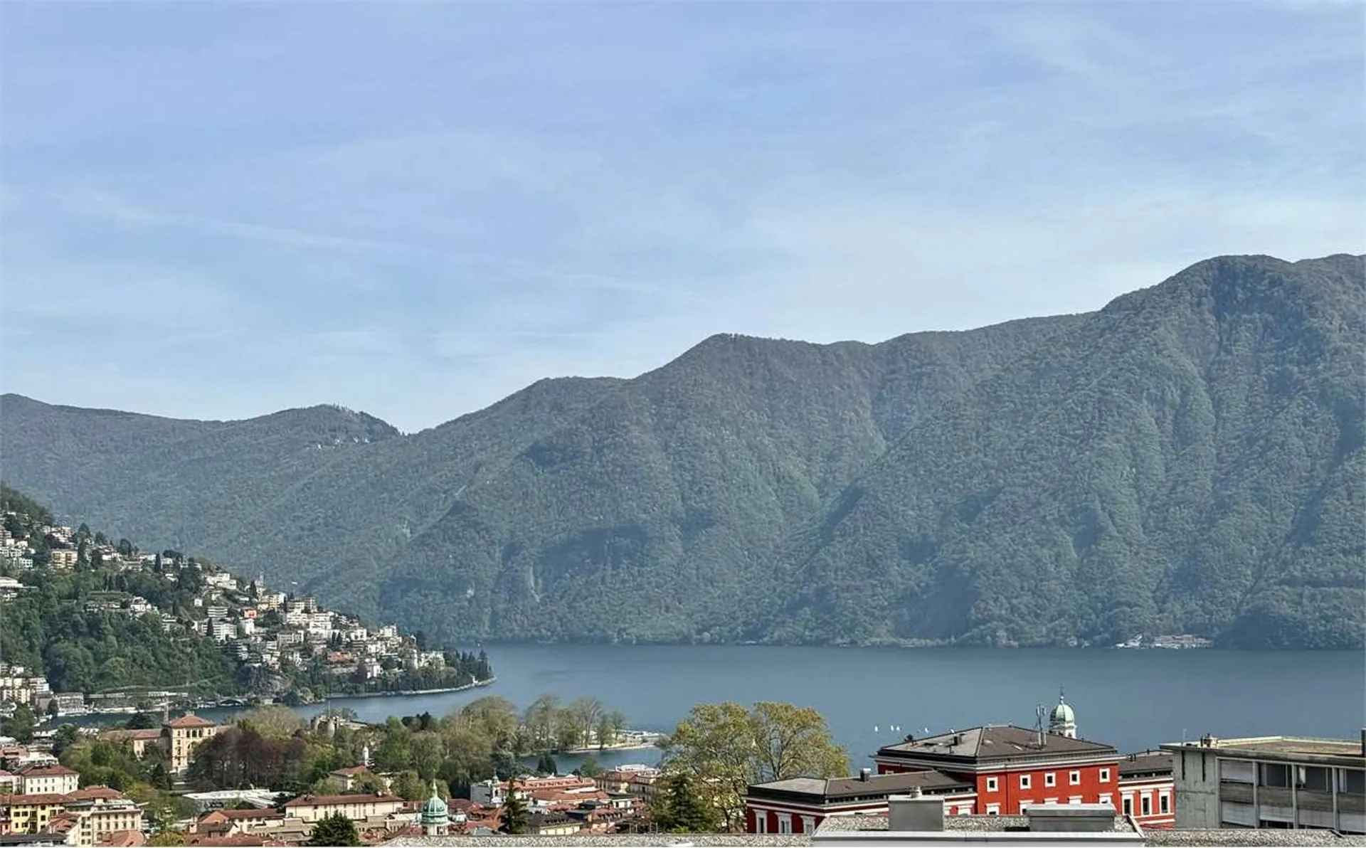 Ampio 4.5 locali con vista lago in posizione strategica a Lugano