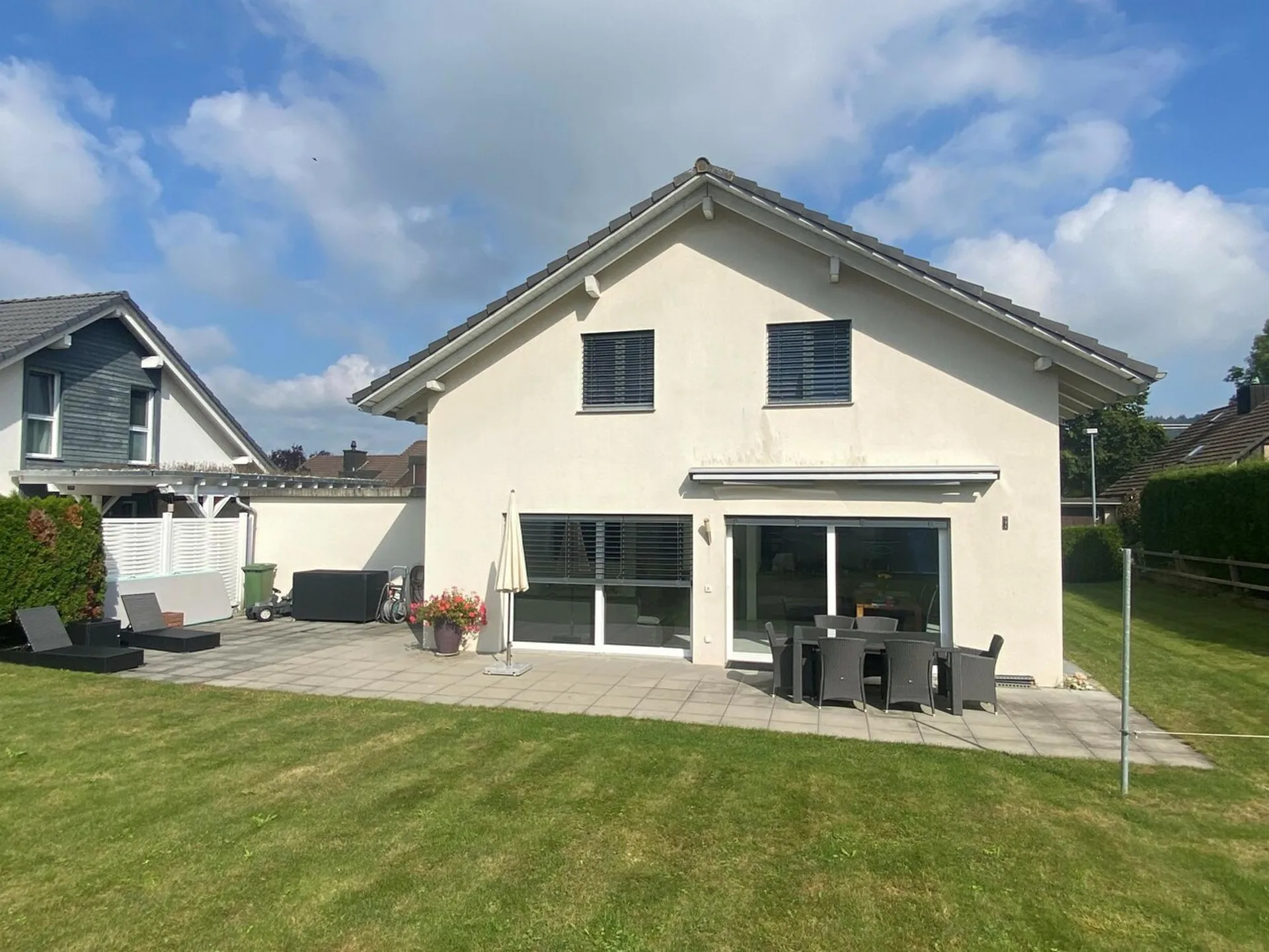 Sonnenverwöhntes Einfamilienhaus mit grossem Garten