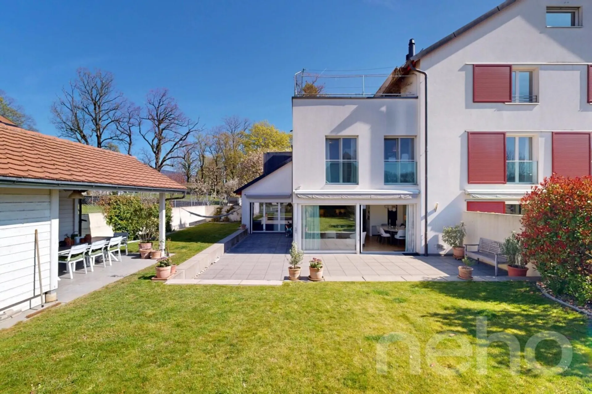 Appartement dans un corps de ferme avec jardin privatif