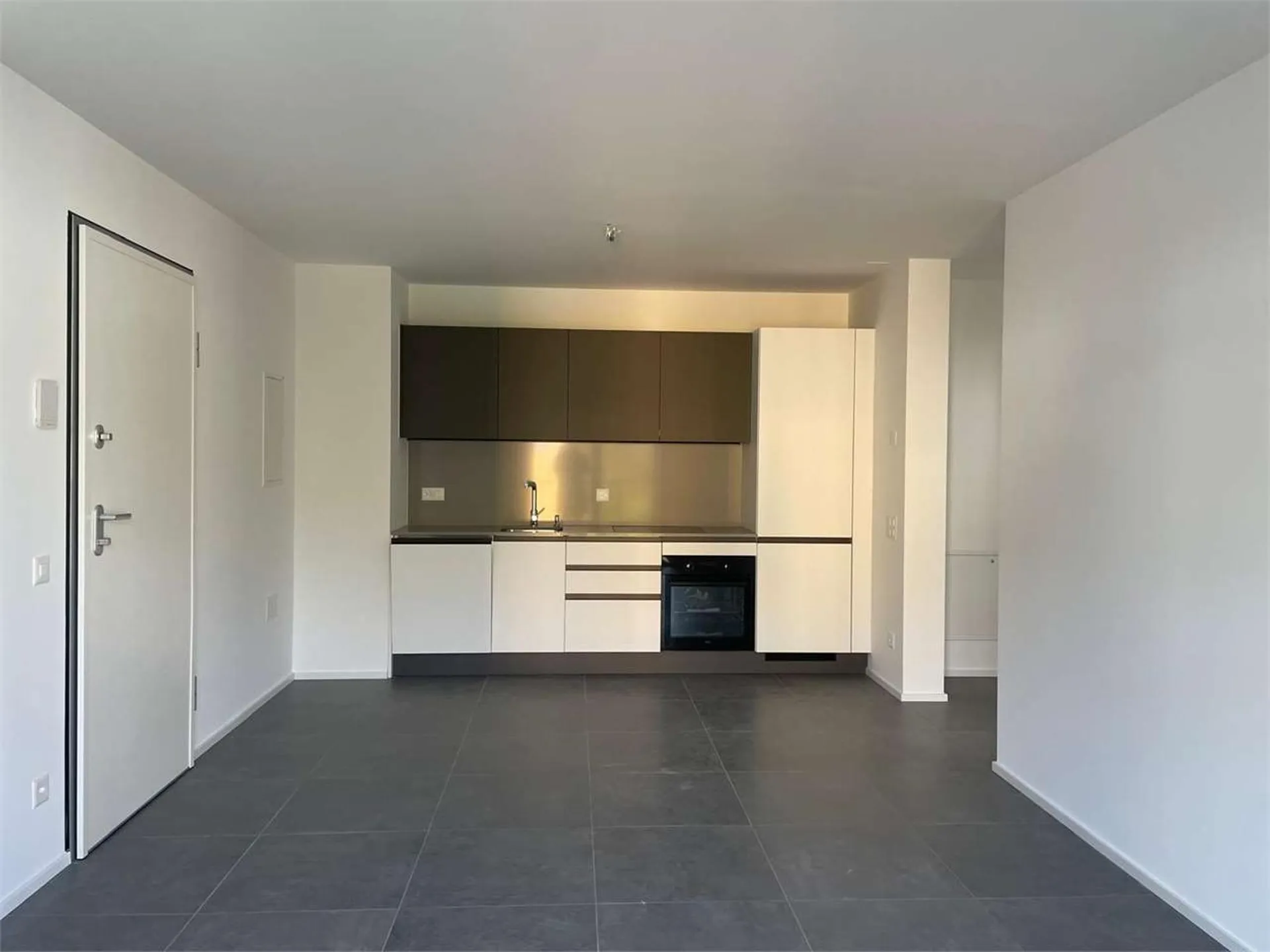 Vacallo: elegante 2.5 loc. moderno con terrazza