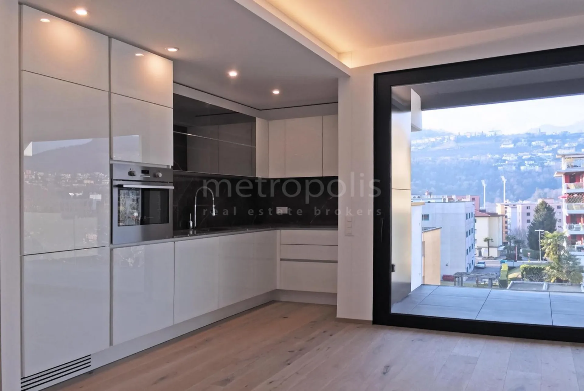 LUMINOSO E MODERNO 3.5 LOCALI A LUGANO PREGASSONA