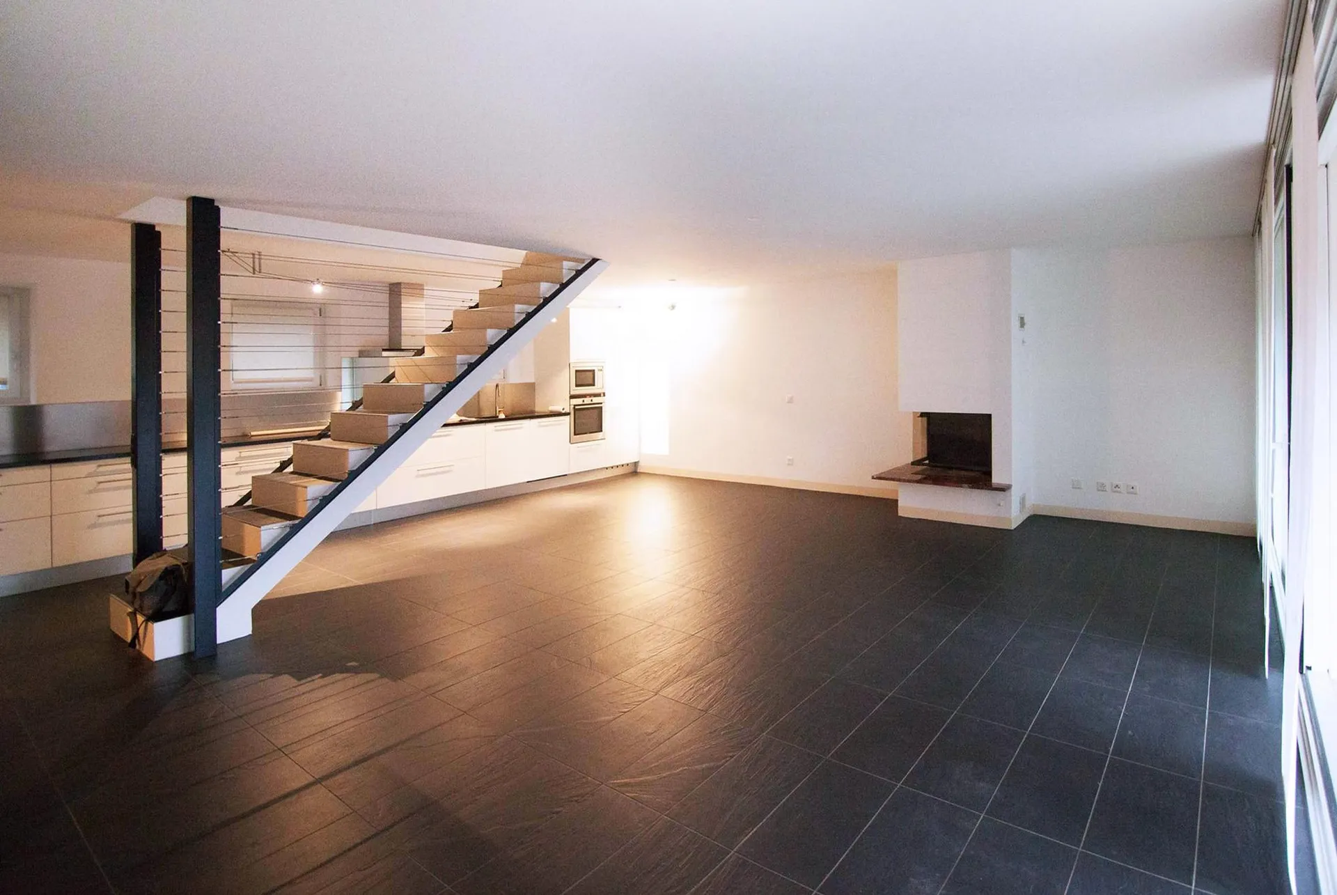 AMPIO DUPLEX 3.5 LOCALI CON GIARDINO PRIVATO AD AGNO