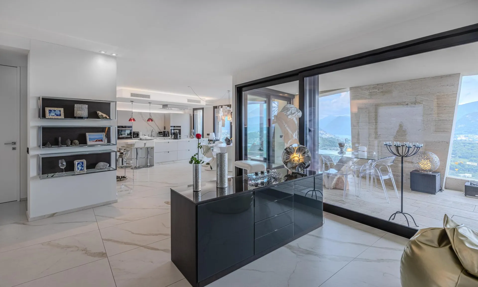 Wunderschönes und modernes Penthouse 4.5 mit Seeblick in Vernate