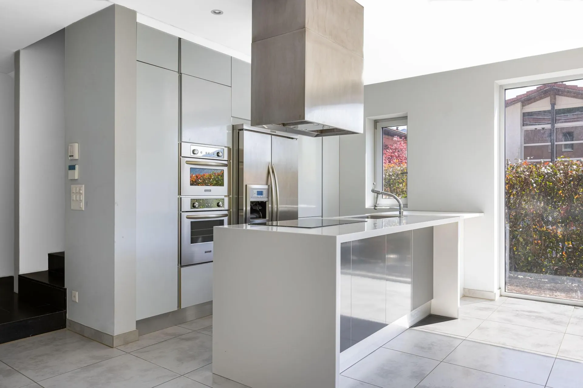 MODERNA E SPAZIOSA VILLA 4.5 CON GIARDINO PRIVATO A CARONA