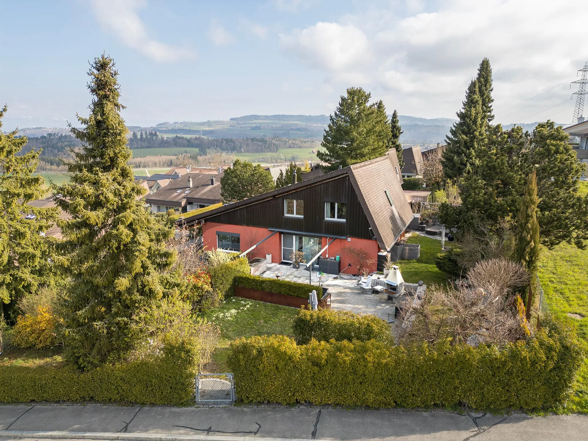 "Attraktive Villa mit Einliegerwohnung - Mühleberg"