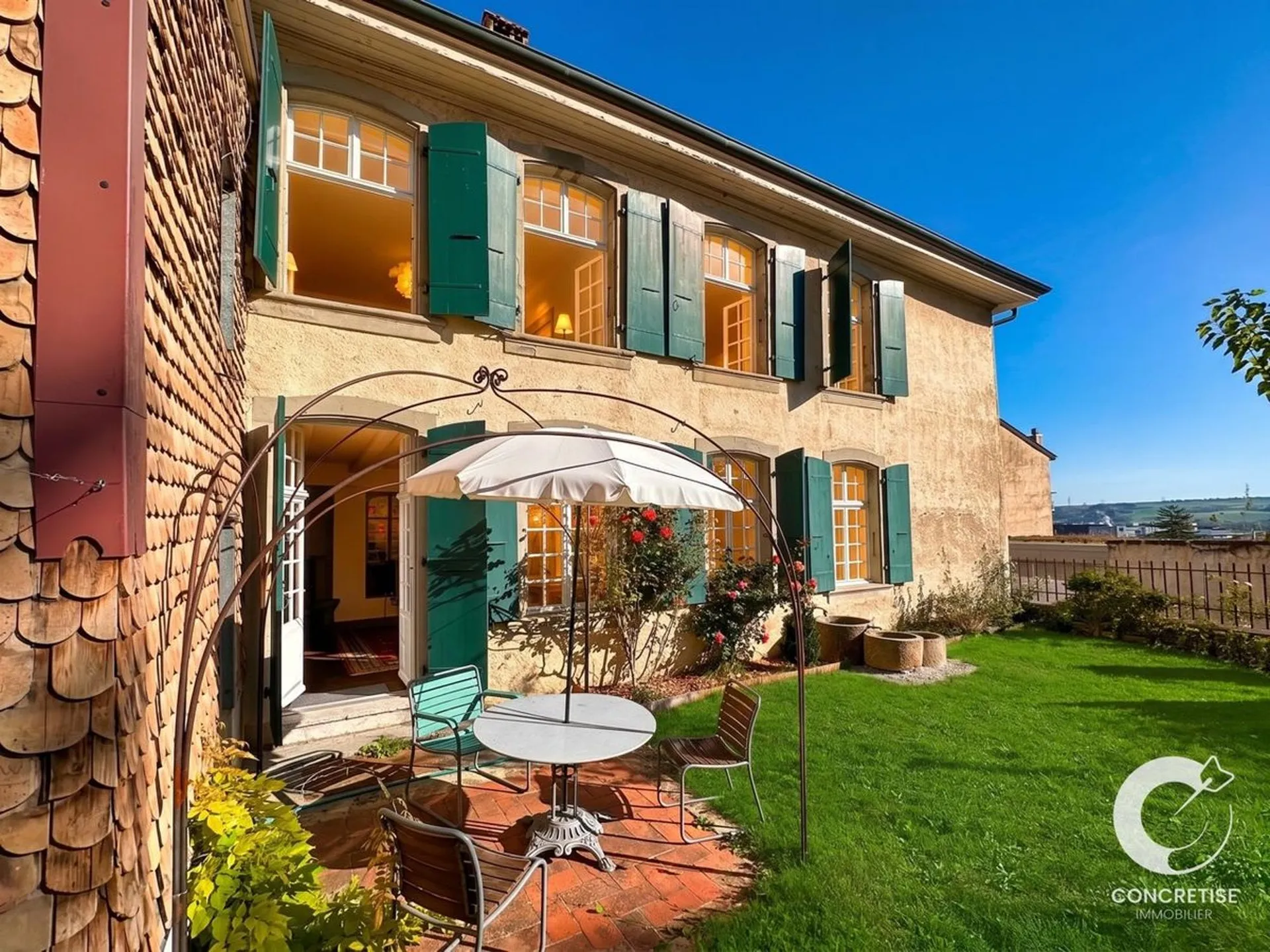 Somptueuse maison de maître rénovée avec soin, avec jardin de ville et au calme absolu