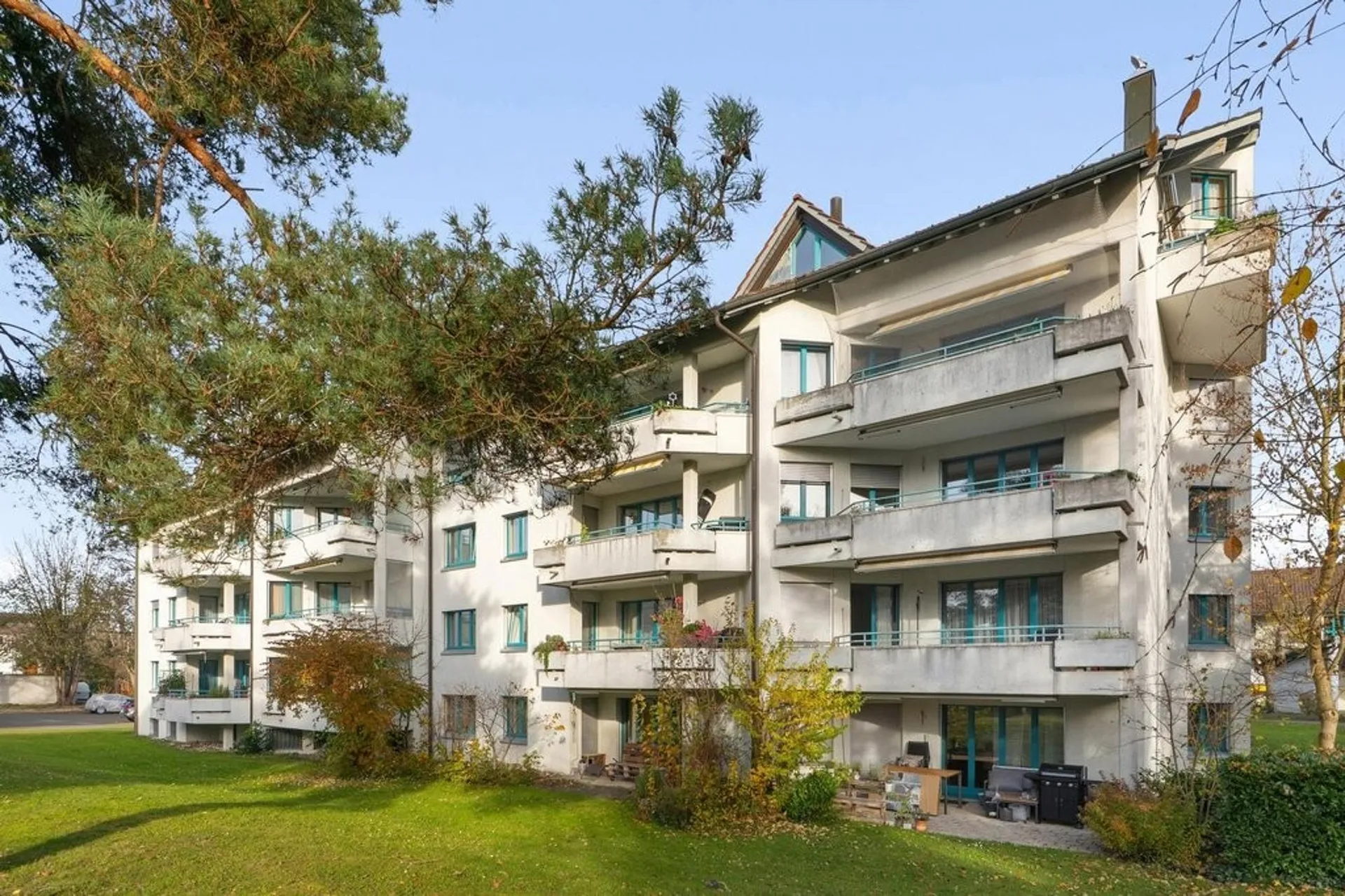 Grosse Dachwohnung mit Balkon und Schwedenofen