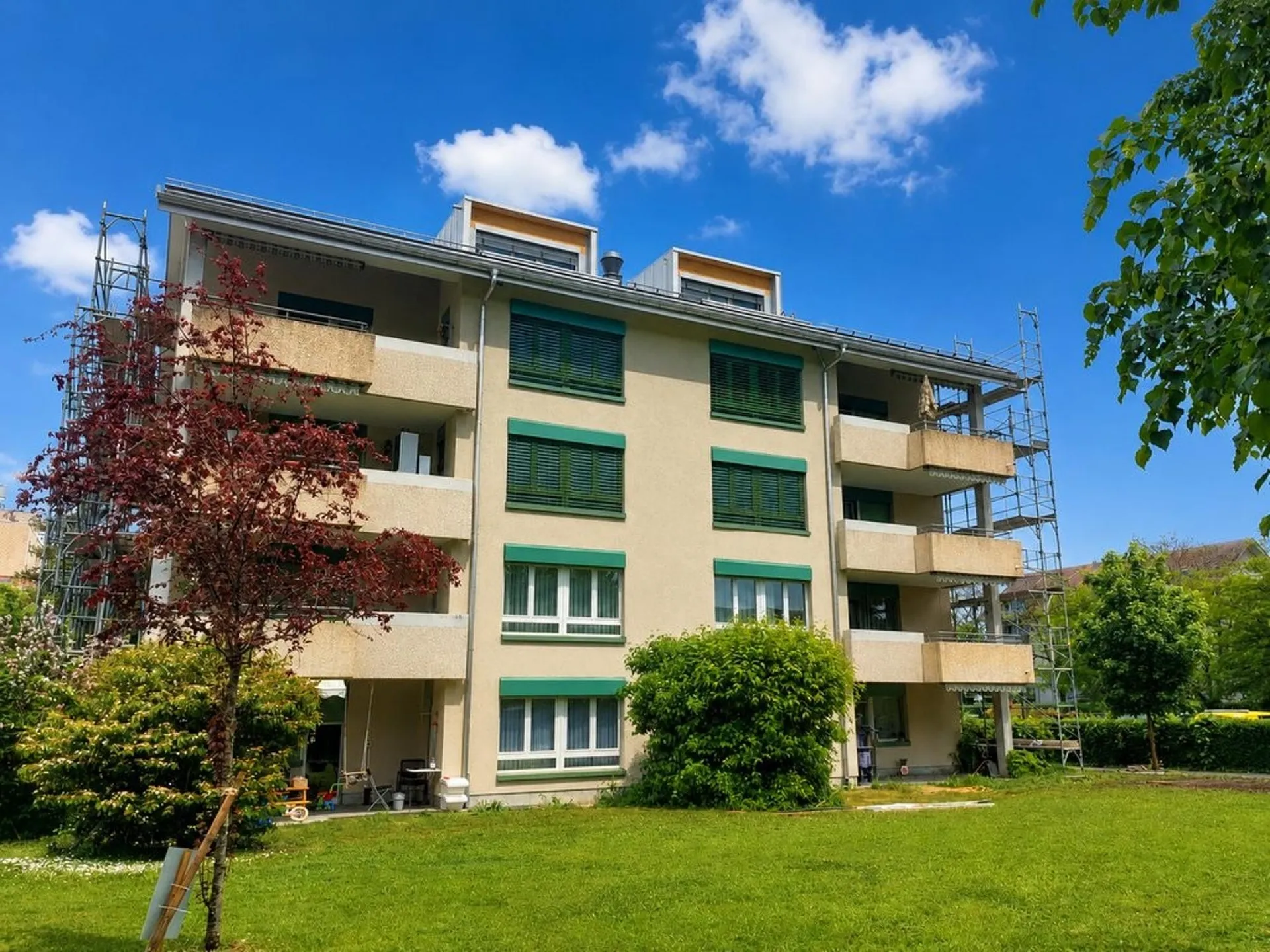 Erstbezug - 3.5-Zimmer-Dachgeschosswohnung links im 4. OG mit Lift
