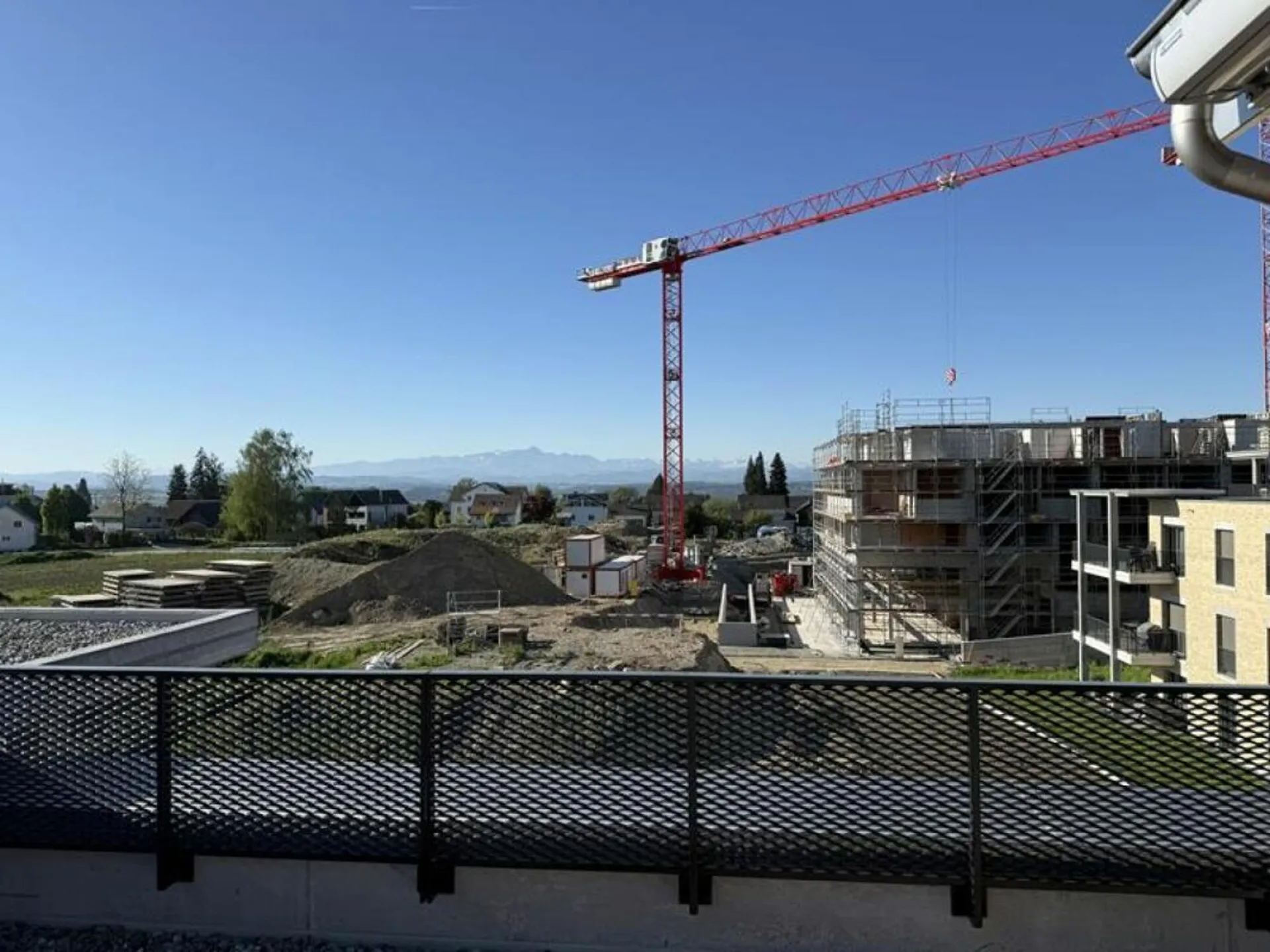 Ganz oben. Ganz frei. Ganz Zuhause - exklusive 3.5-Zi.-Attikawohnung in Berg