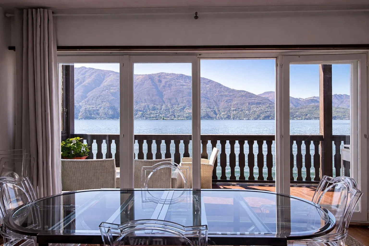 Un sogno sul Lago Maggiore – Due appartamenti direttamente sull’acq...