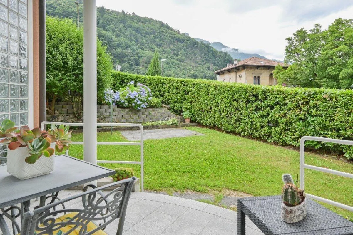 Appartamento con grande giardino in casa bifamiliare e posizione ri...