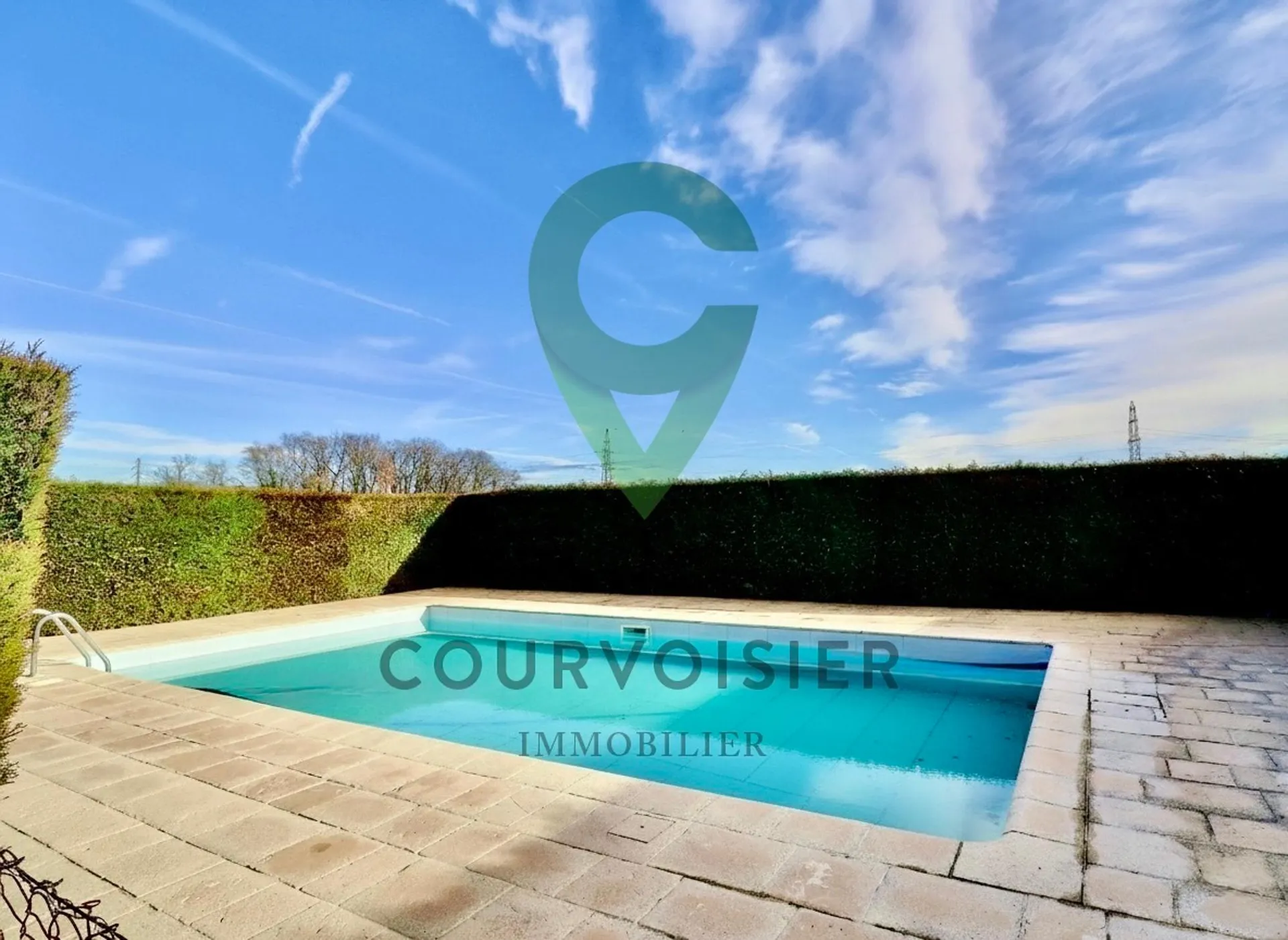 Appartement de standing avec vue dégagée et piscine de résidence