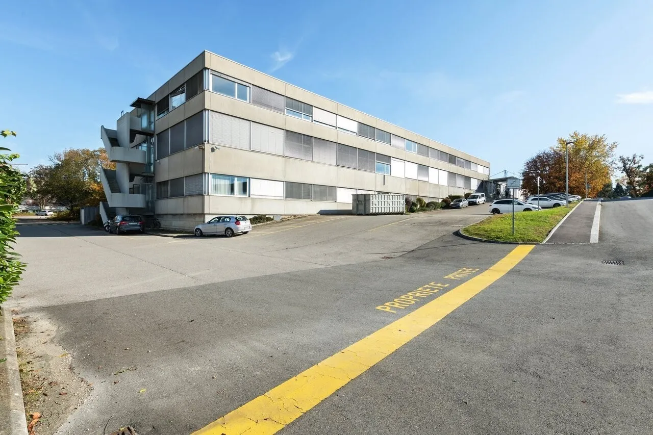 Dépôt de 77 m² à louer à Ecublens