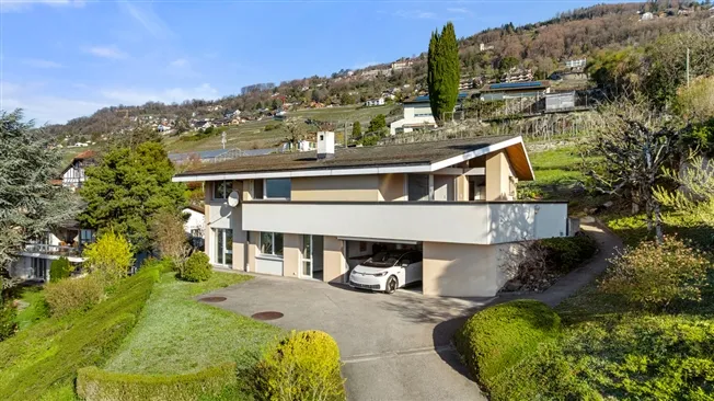 Einzigartige Villa mit Panoramablick auf den See