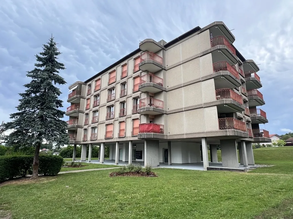 Petite place intérieure - idéale pour citadine ou 2 roues