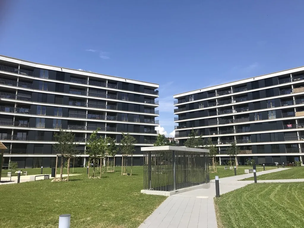 Cherchez-vous un logement moderne proche des axes routiers ?