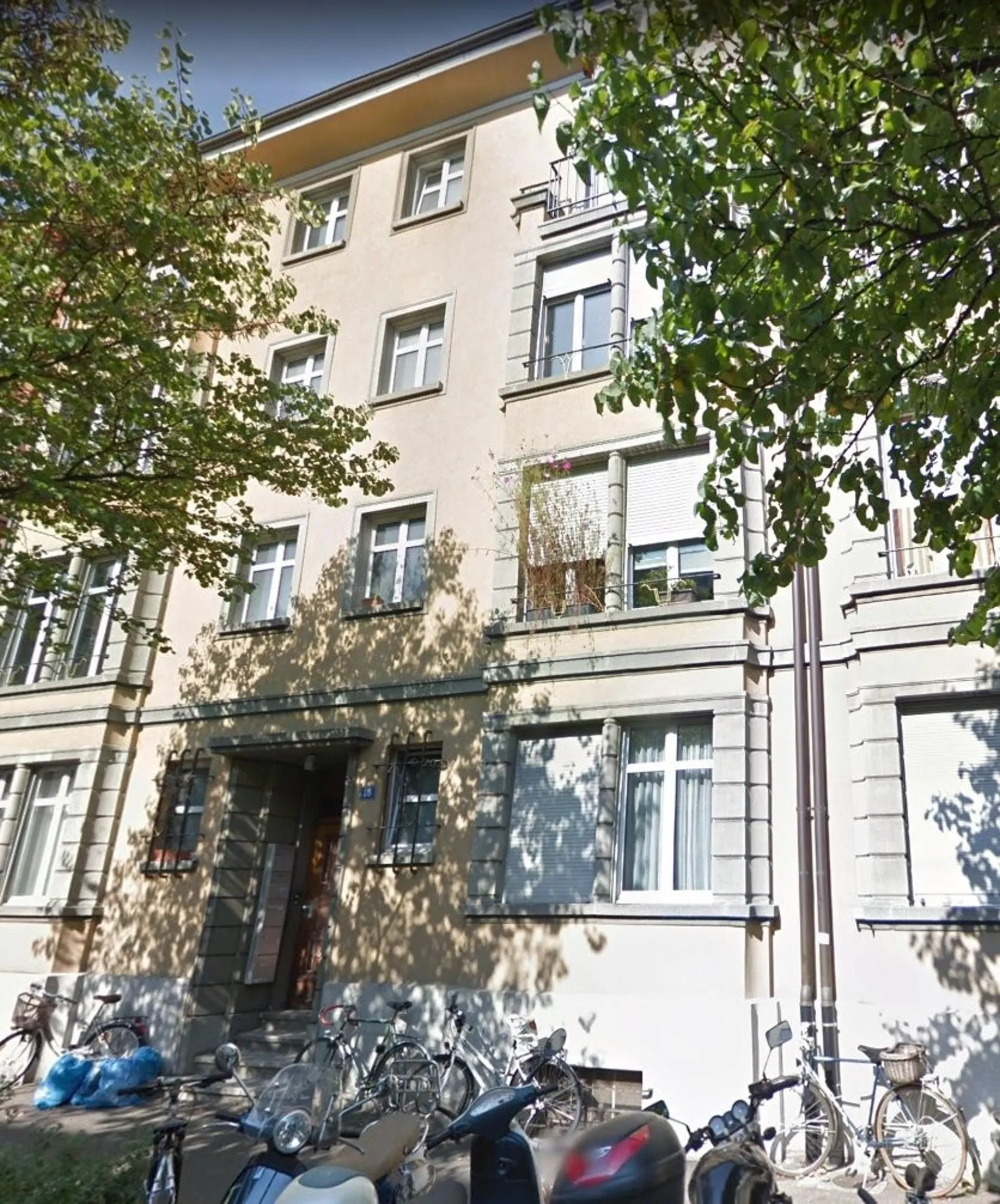 zentrale 2-Zimmer Altbauwohnung