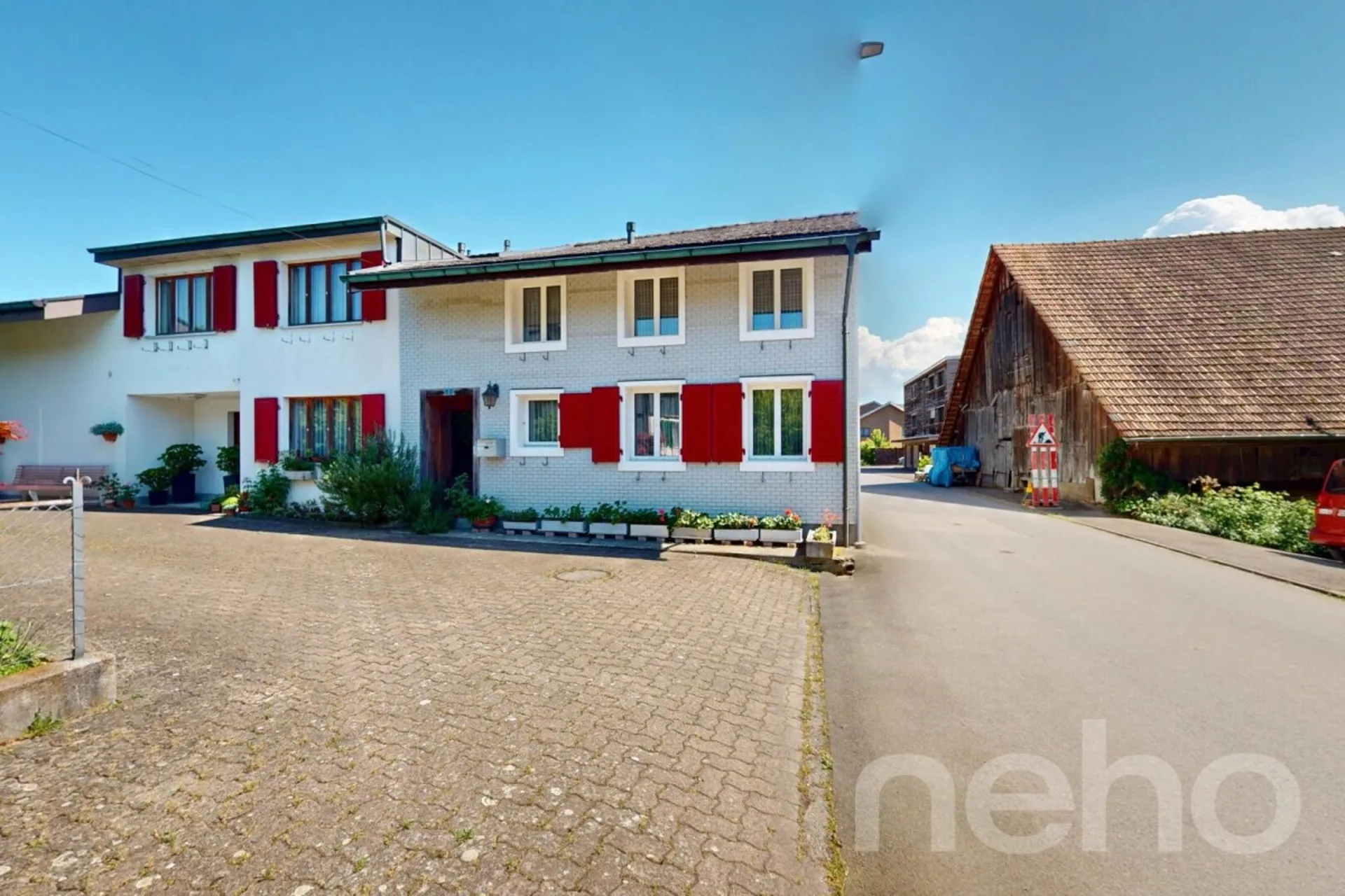 Familienfreundliches Haus mit grossem Grundstück und Ausbauoptionen