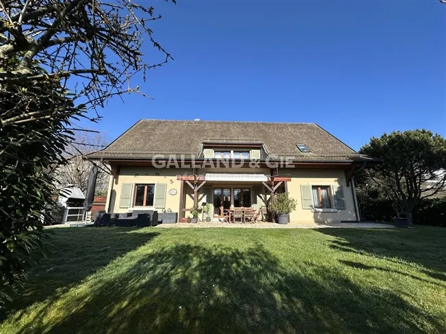 7,5-Zimmer-Villa – Platz am Treffpunkt