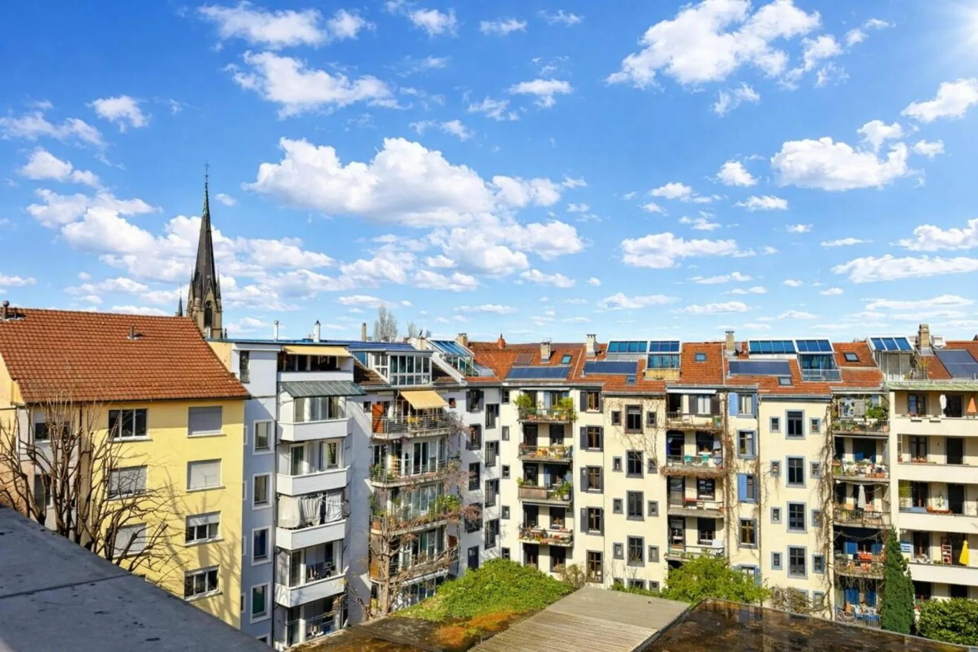 Gross & sonnig: 5-Zimmer-Dachwohnung an attraktiver Lage
