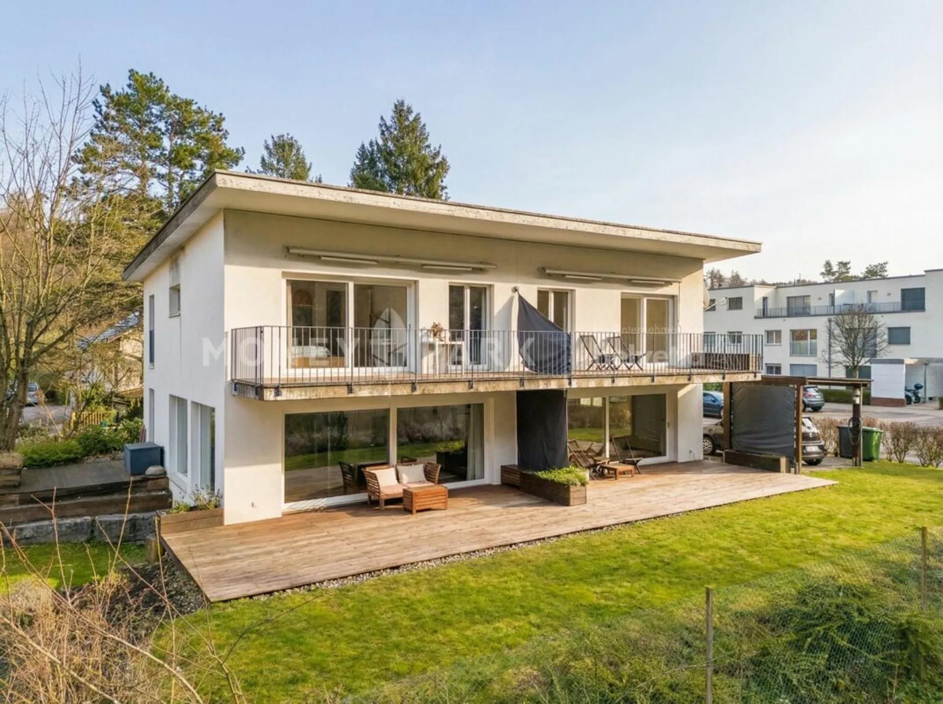 5.5-Zimmer-Doppeleinfamilienhaushälfte an ruhiger Lage