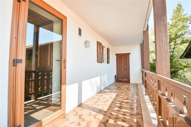 Geräumige 4,5-Zimmer-Wohnung im Herzen von Saxon