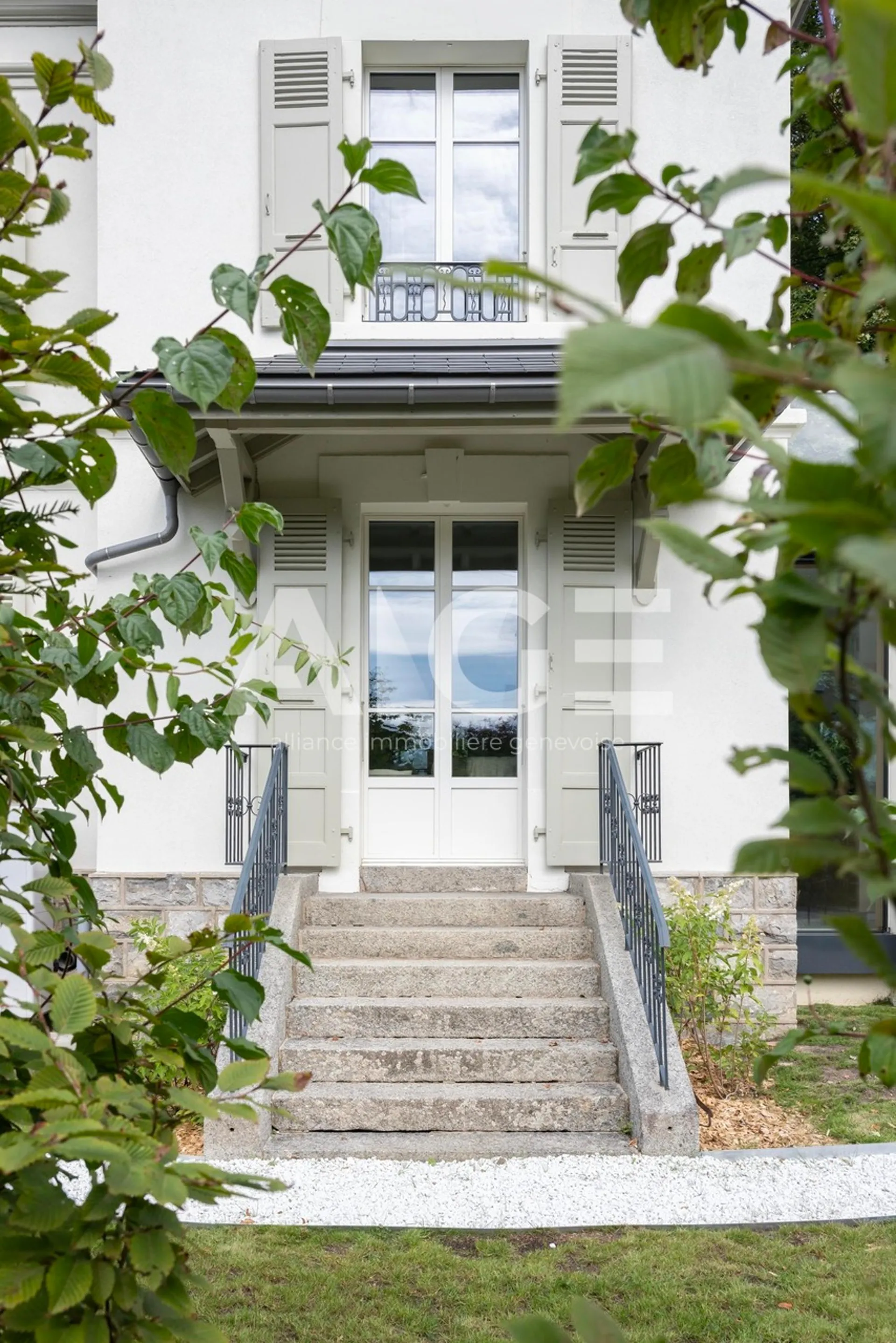 EXCLUSIVITÉ. Magnifique villa de caractère  entièrement rénovée