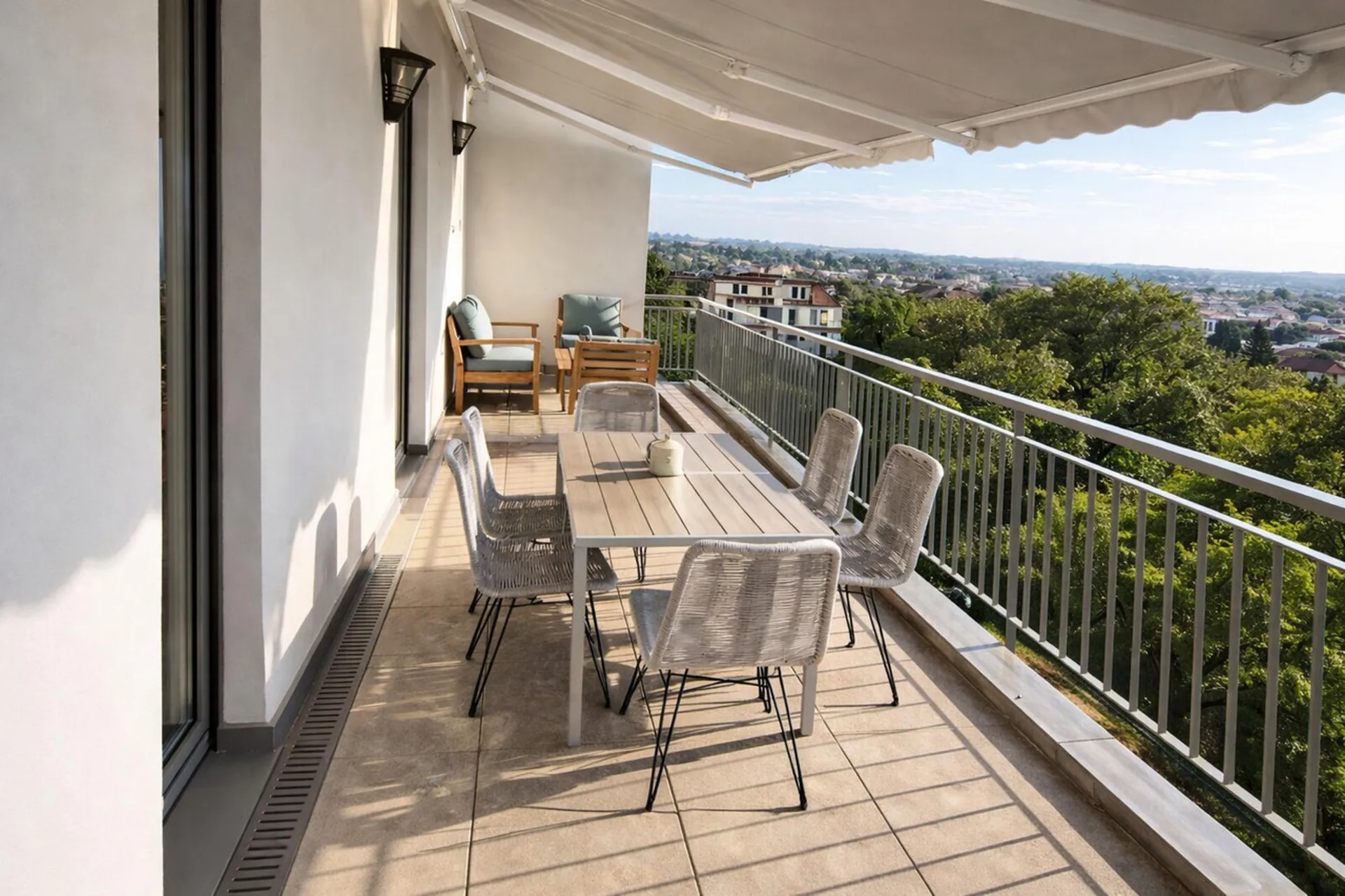 Attique d'exception avec terrasse à Champel (meublé)