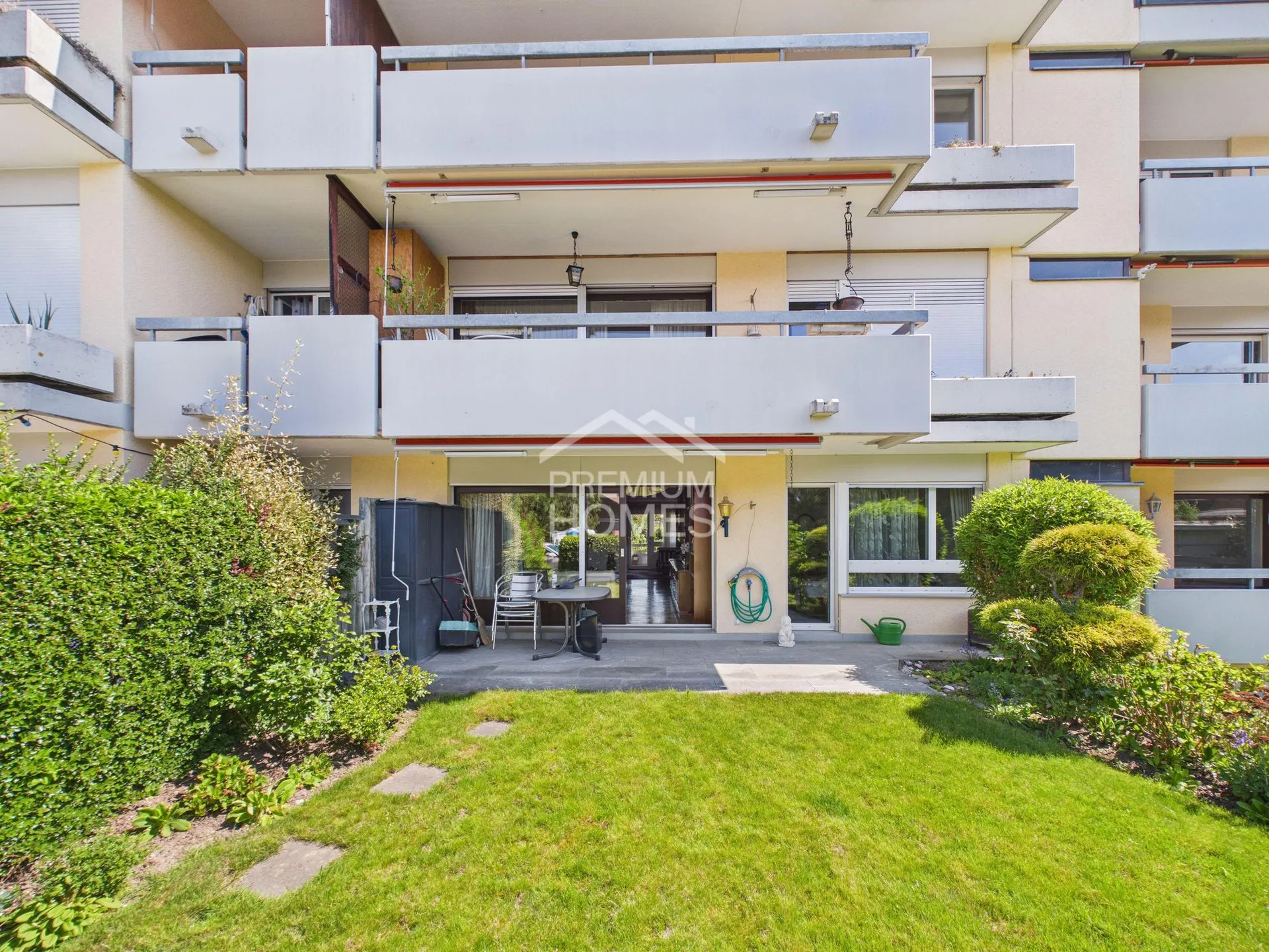Sonnenverwöhnte Gartenwohnung mit Hallenbad!