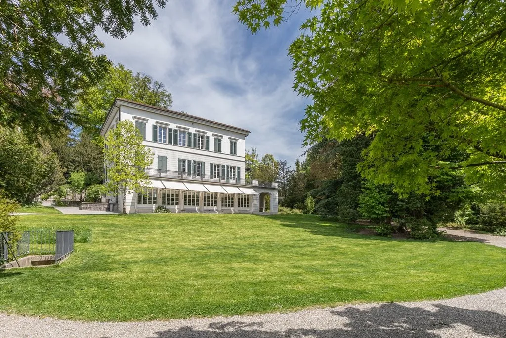 Grosszügige 6-Zimmer-Wohnung in stilvoller Villa im Zürcher Seefeld