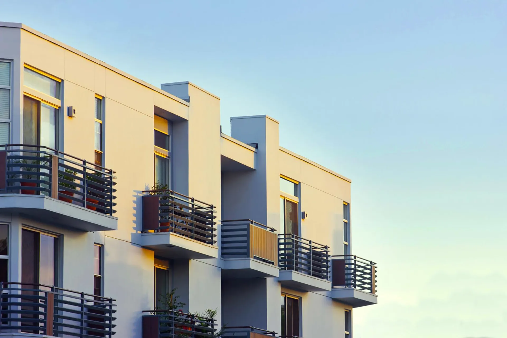IMMEUBLE DE RENDEMENT RÉNOVÉ, AU CALME, PROCHE DE BULLE EN PLEIN ESSOR
