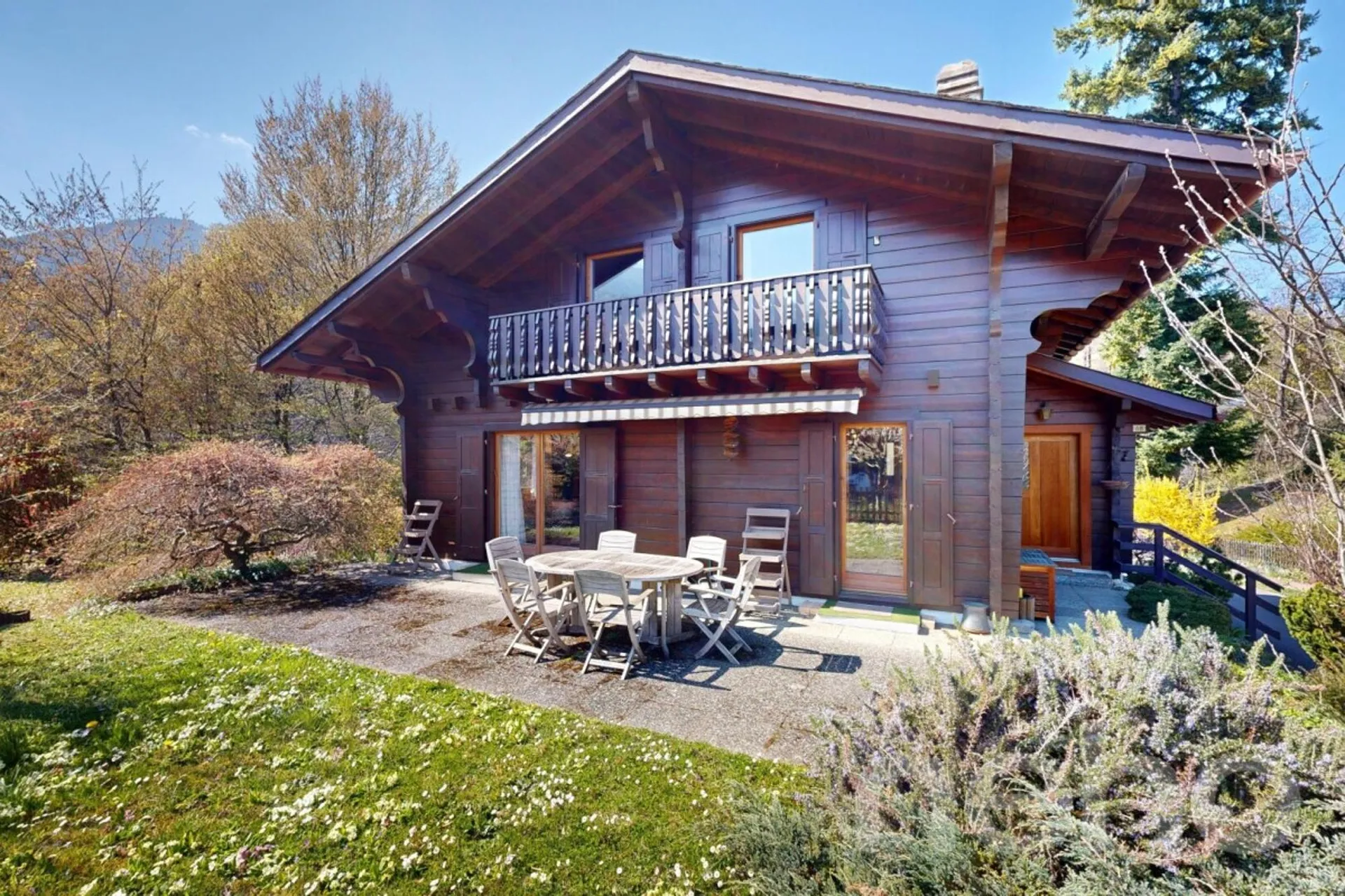 Exclusif: Charmant chalet de 4 chambres et grand jardin