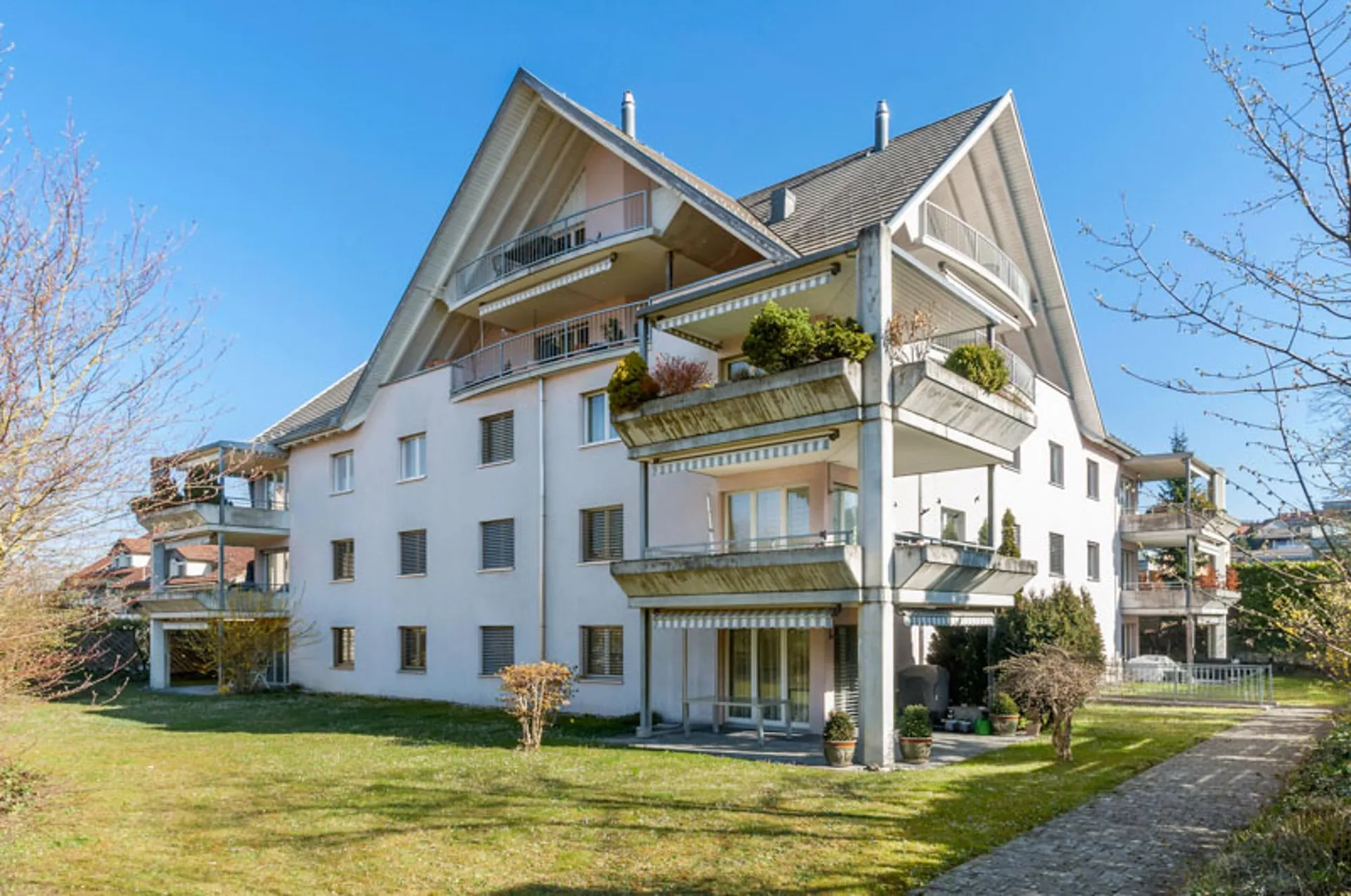 1 Wohnung, 4 grosszügige Terrassen, 1 Chemineé: Interessiert?