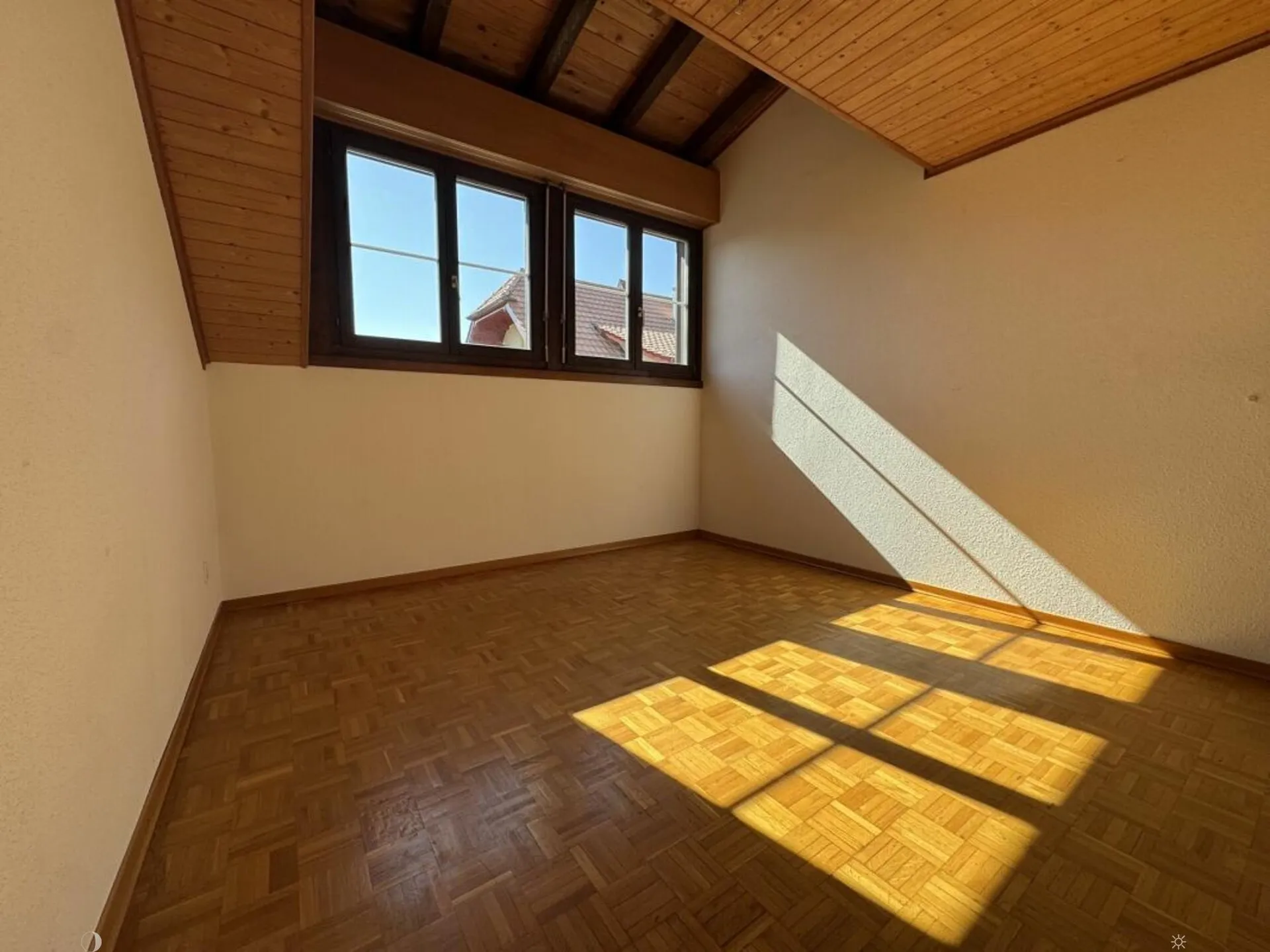 Helle 3½-Zimmer-Dachwohnung mit Galerie am Albert-Anker-Weg 3, 2502 Biel