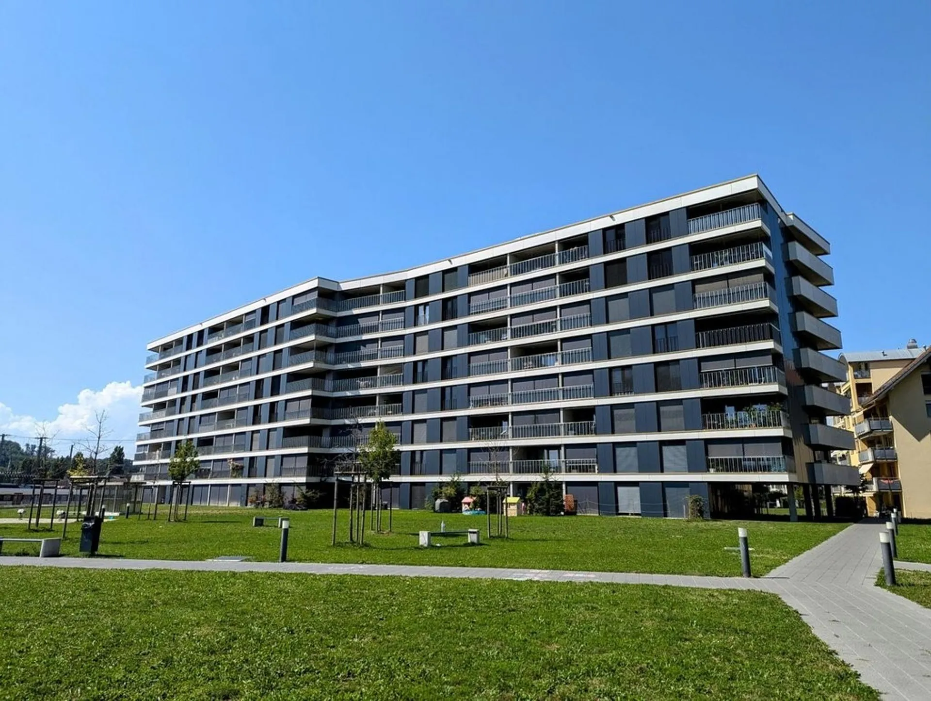 Cherchez-vous un appartement moderne proche des axes routiers ?
