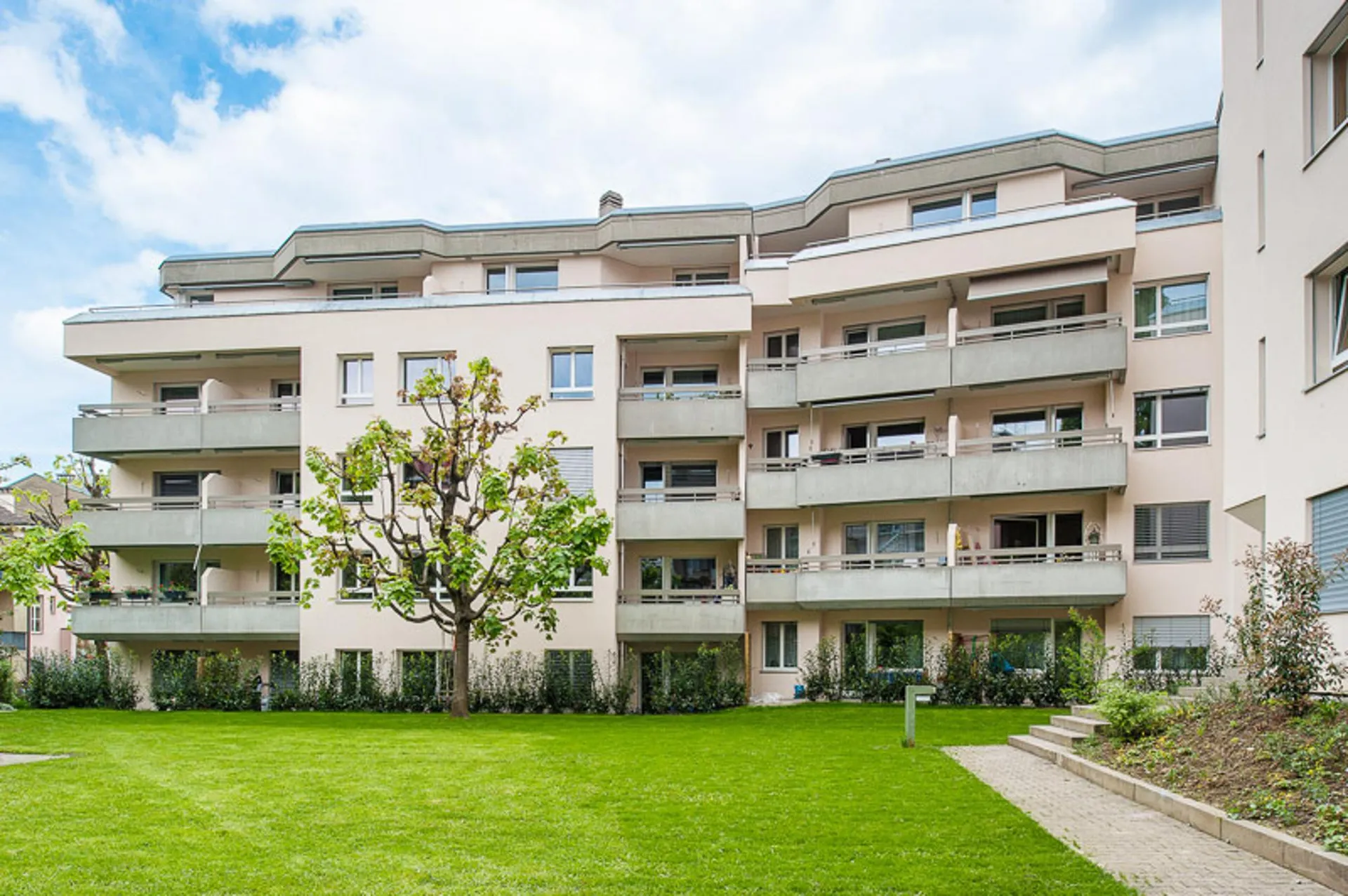 Wohnung mit Schwimmbad im Innenhof