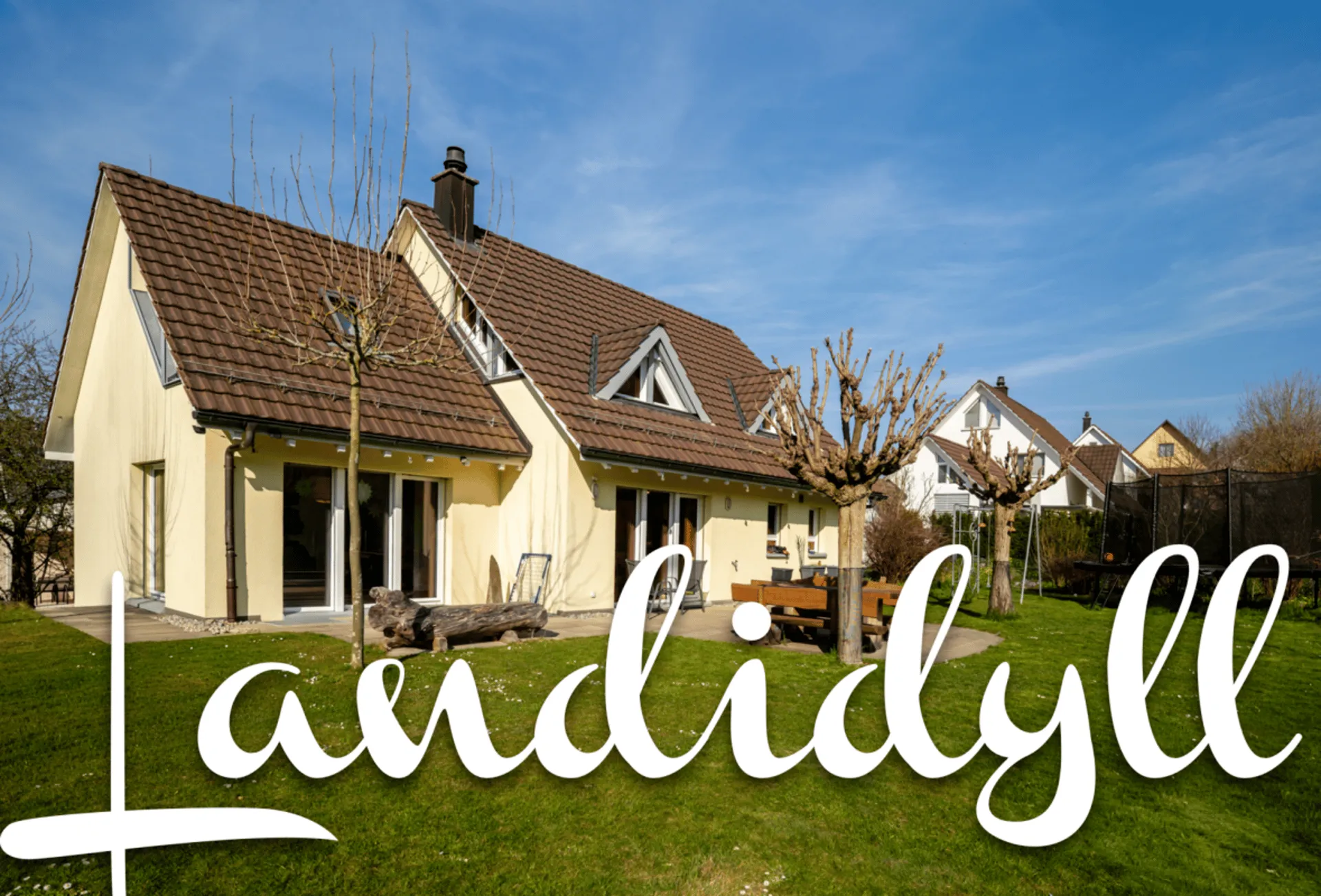 Freistehendes 6.5-Zimmer Landhaus mit wunderbarem Umschwung