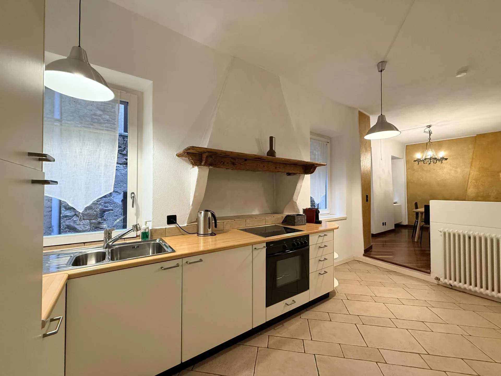 AFFITTASI ESCLUSIVO 4 LOCALI IN PALAZZO STORICO A MORCOTE