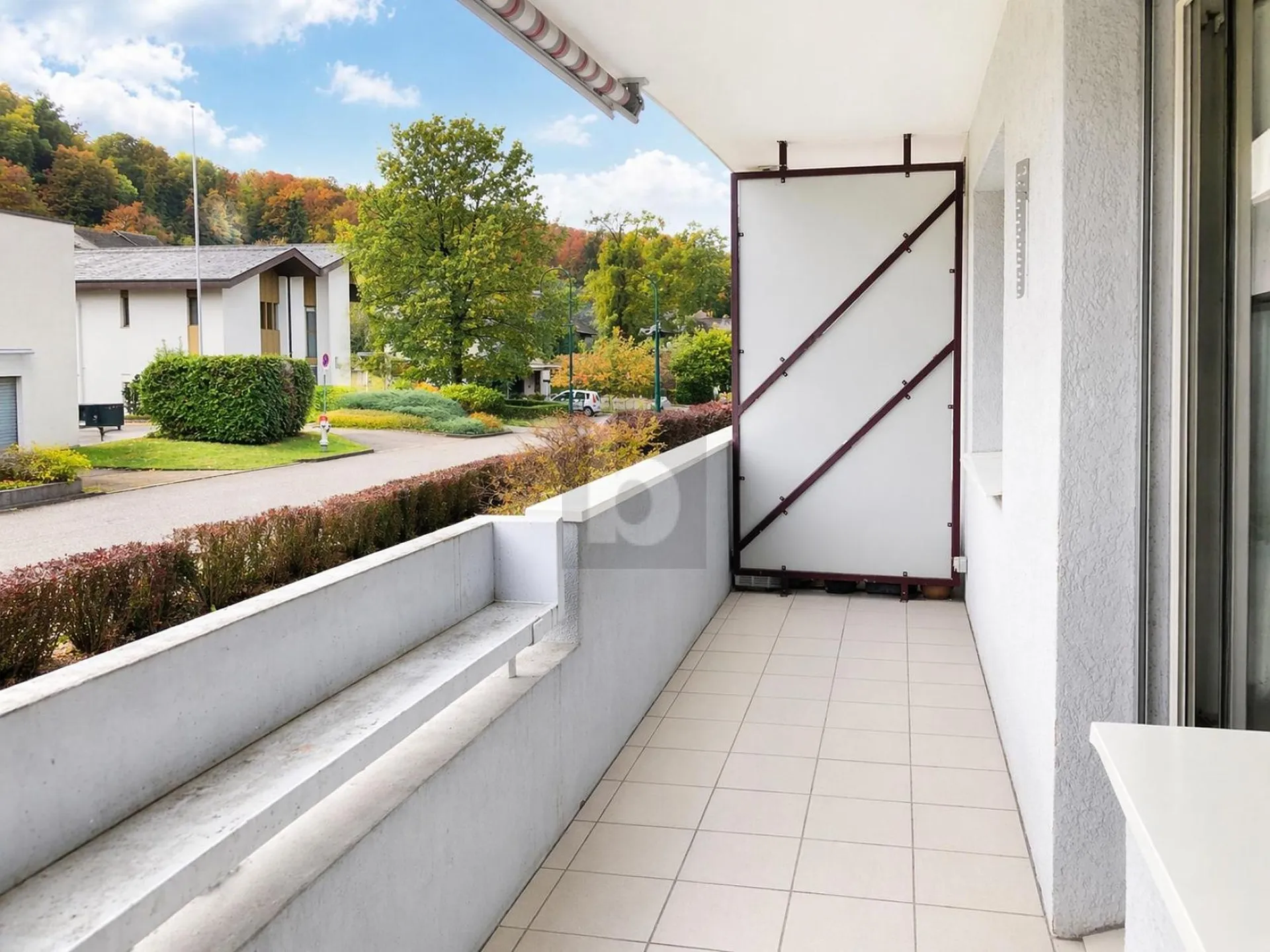 LICHTDURCHFLUTET MIT BALKON UND TIEFGARAGE