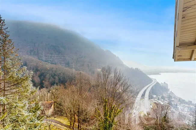 Dachgeschoss in Territet, mit Charakter und Blick auf den See und die Alpen