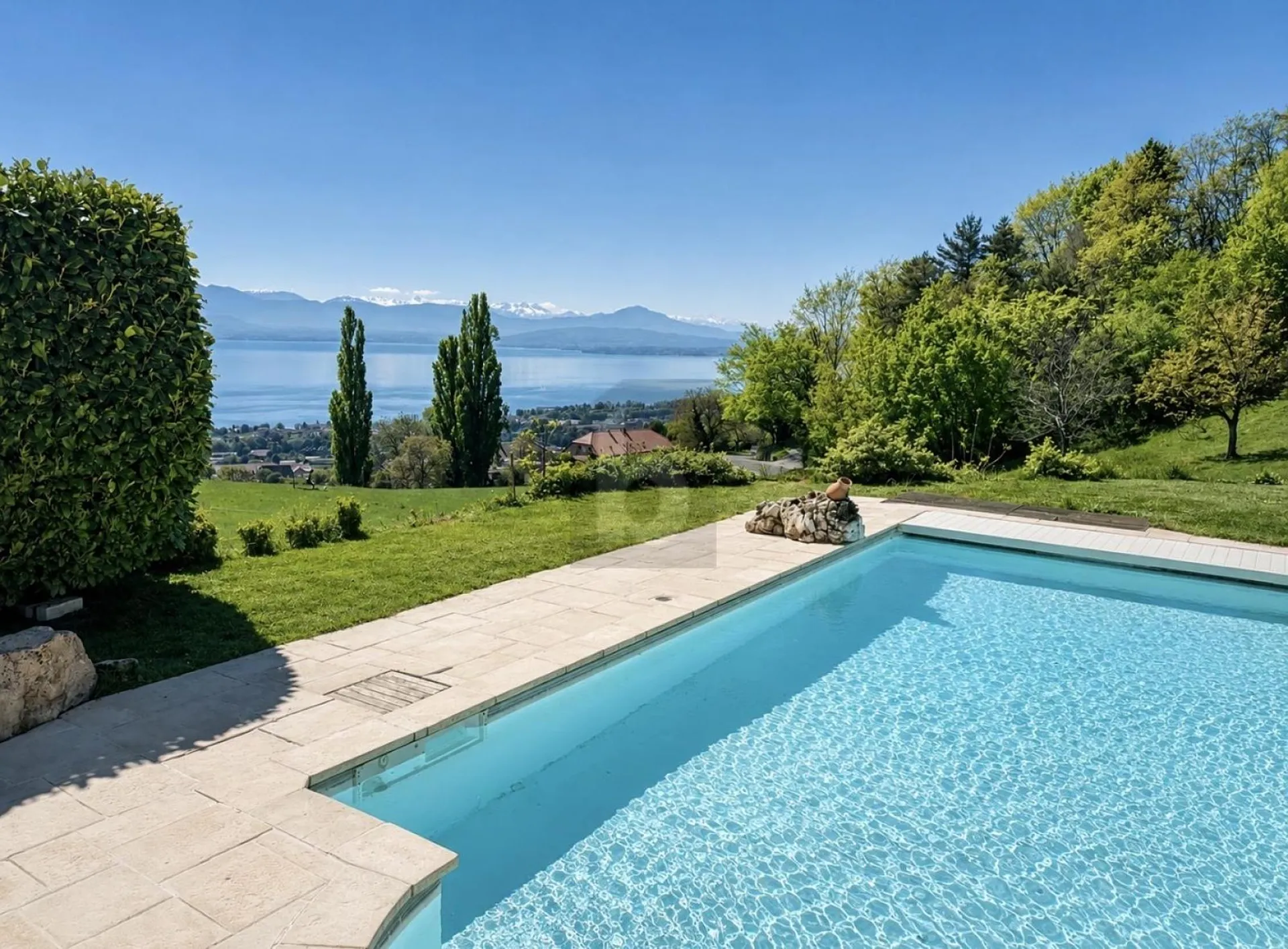 DE STANDING AVEC MAGNIFIQUE VUE ET PISCINE