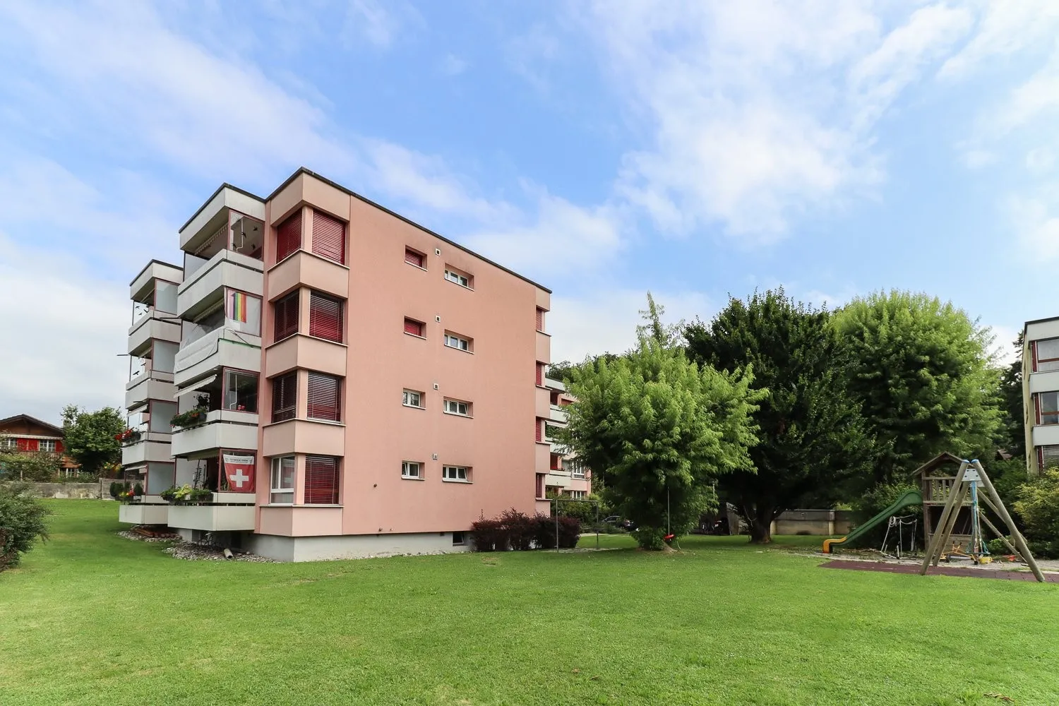 Helle 5.5-Zimmerwohnung in ruhiger Lage in Spiez