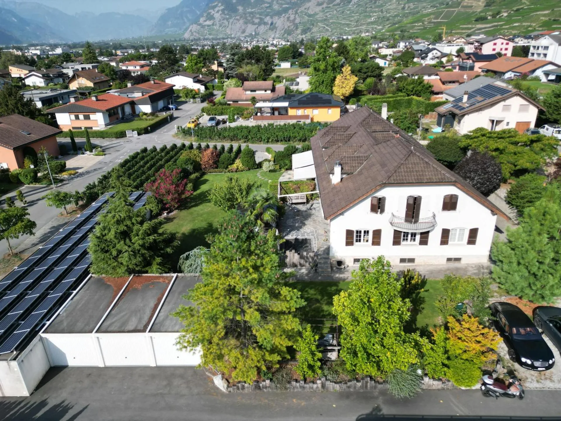 Unique villa jumelle rénovée 7.5 pièces de 375m2 à Conthey