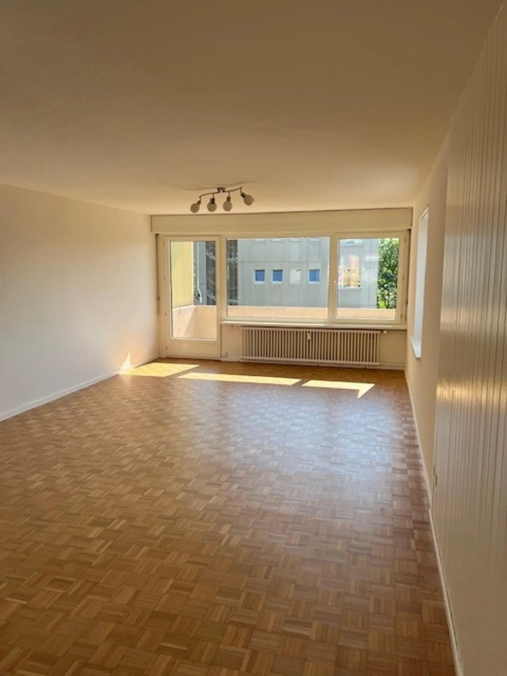 Tolle Wohnung mit grossem Balkon an zentraler und ruhiger Lage!