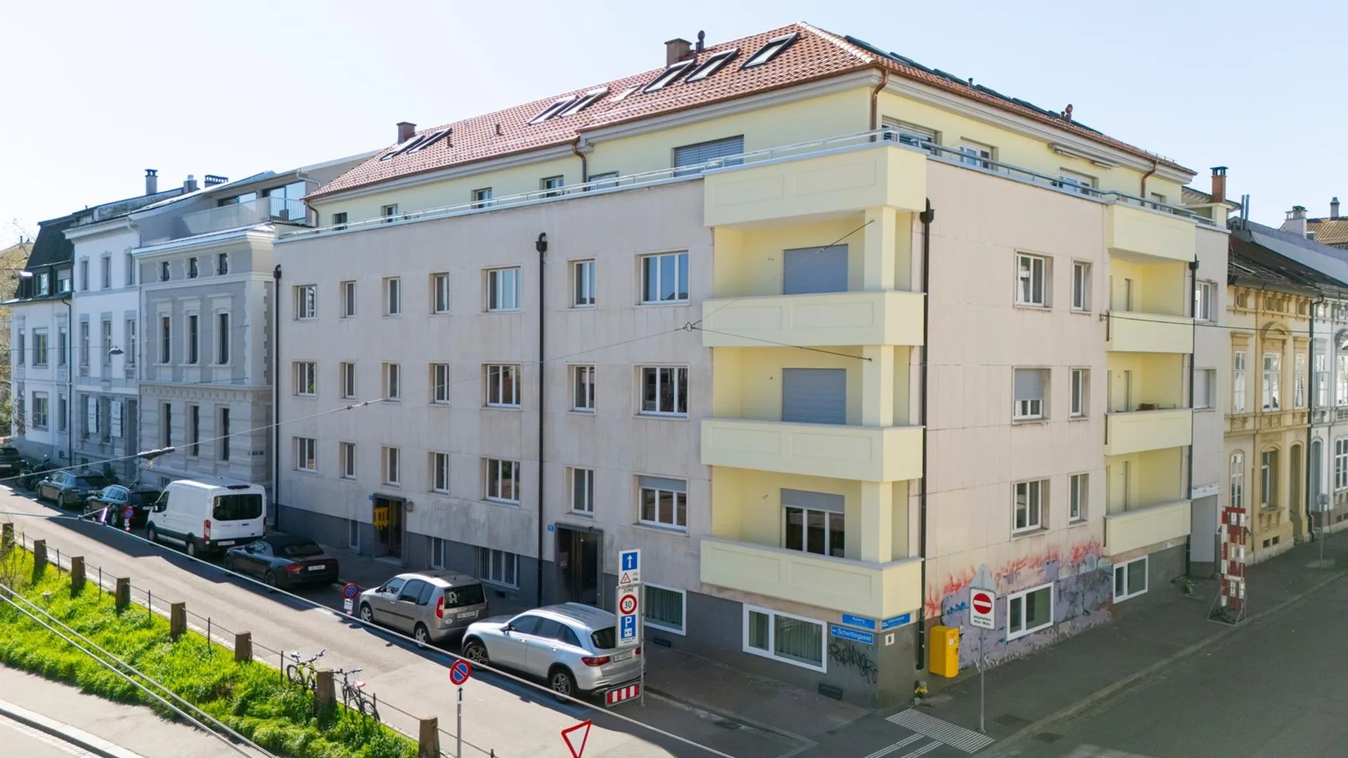 Totalsanierte, moderne und helle DG-Wohnung in Toplage