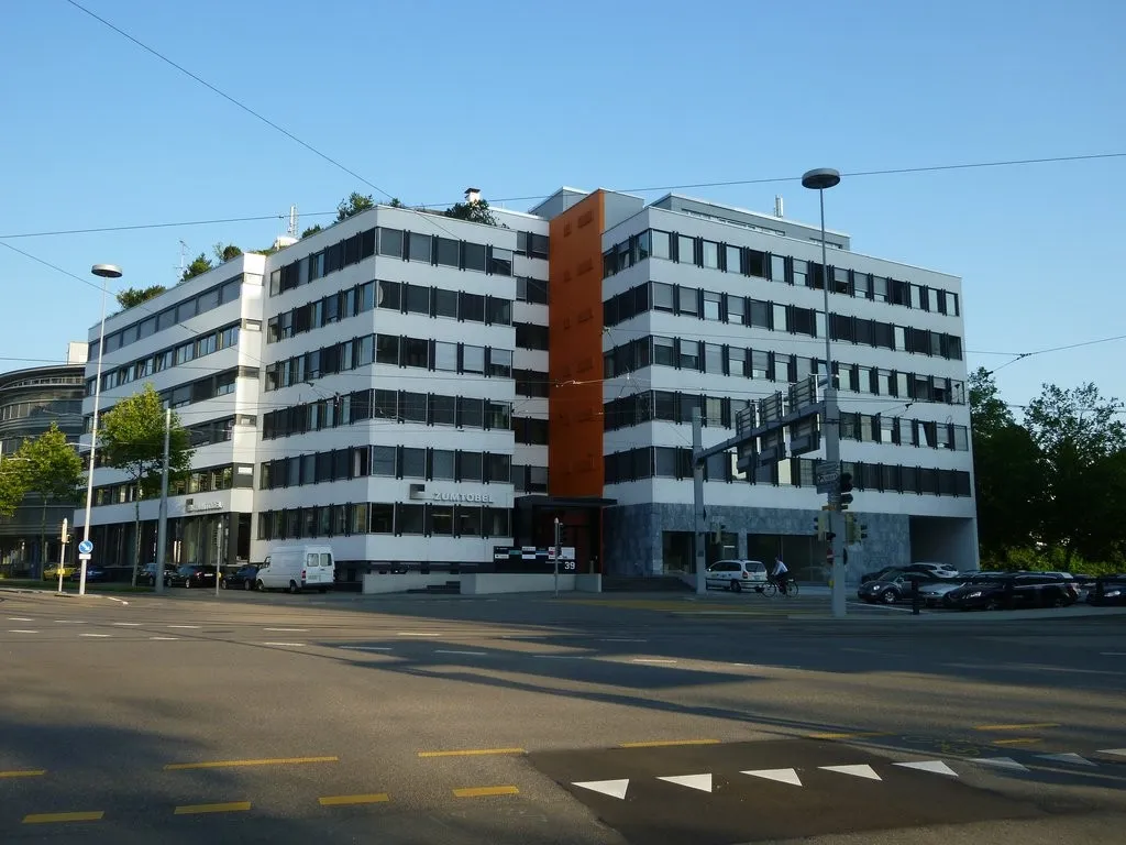 Grosser Lagerraum in Oerlikon mit Nasszelle und Garderobe