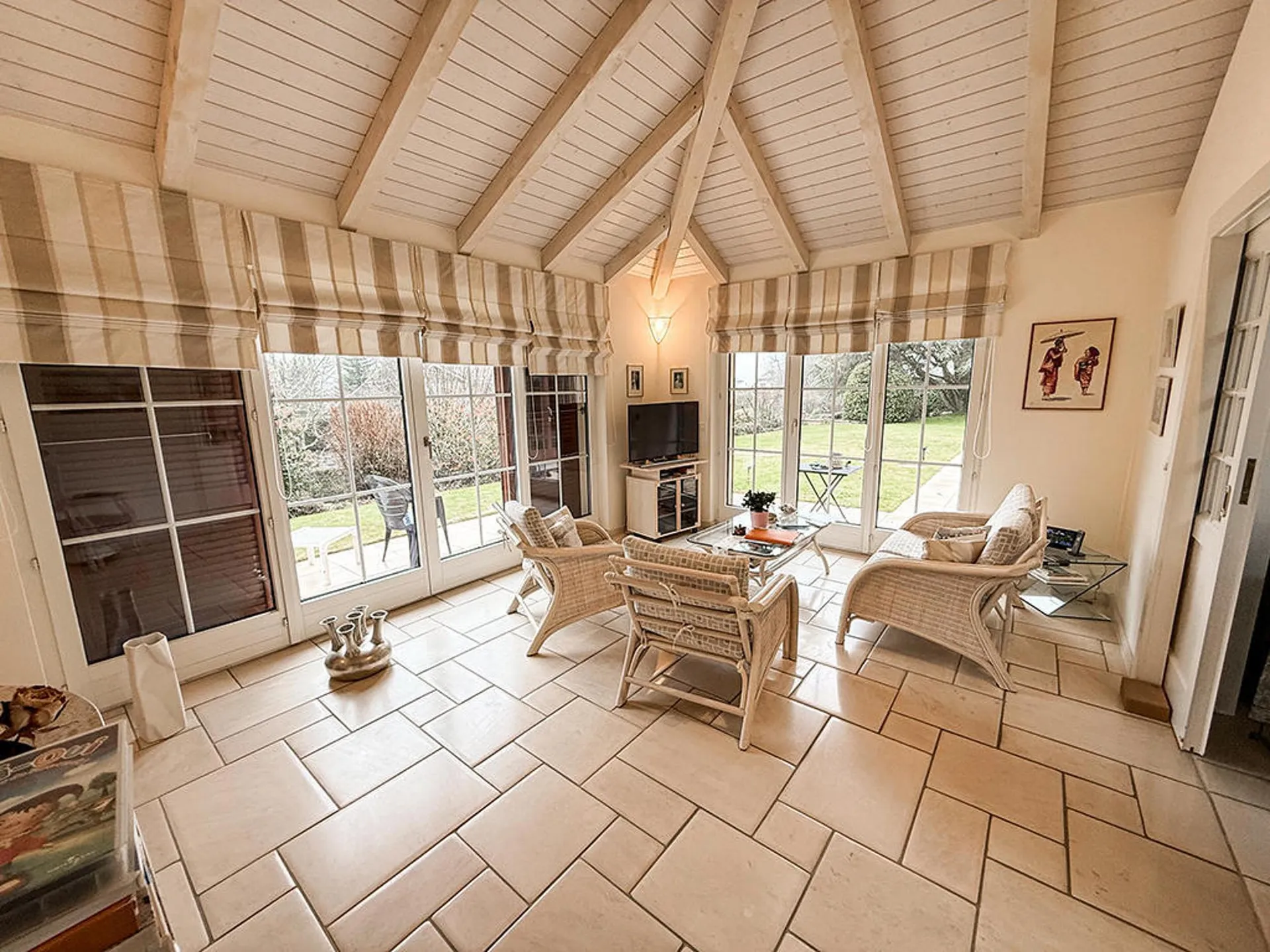 VILLA AVEC BEAUCOUP DE CHARME IDEALEMENT SITUEE