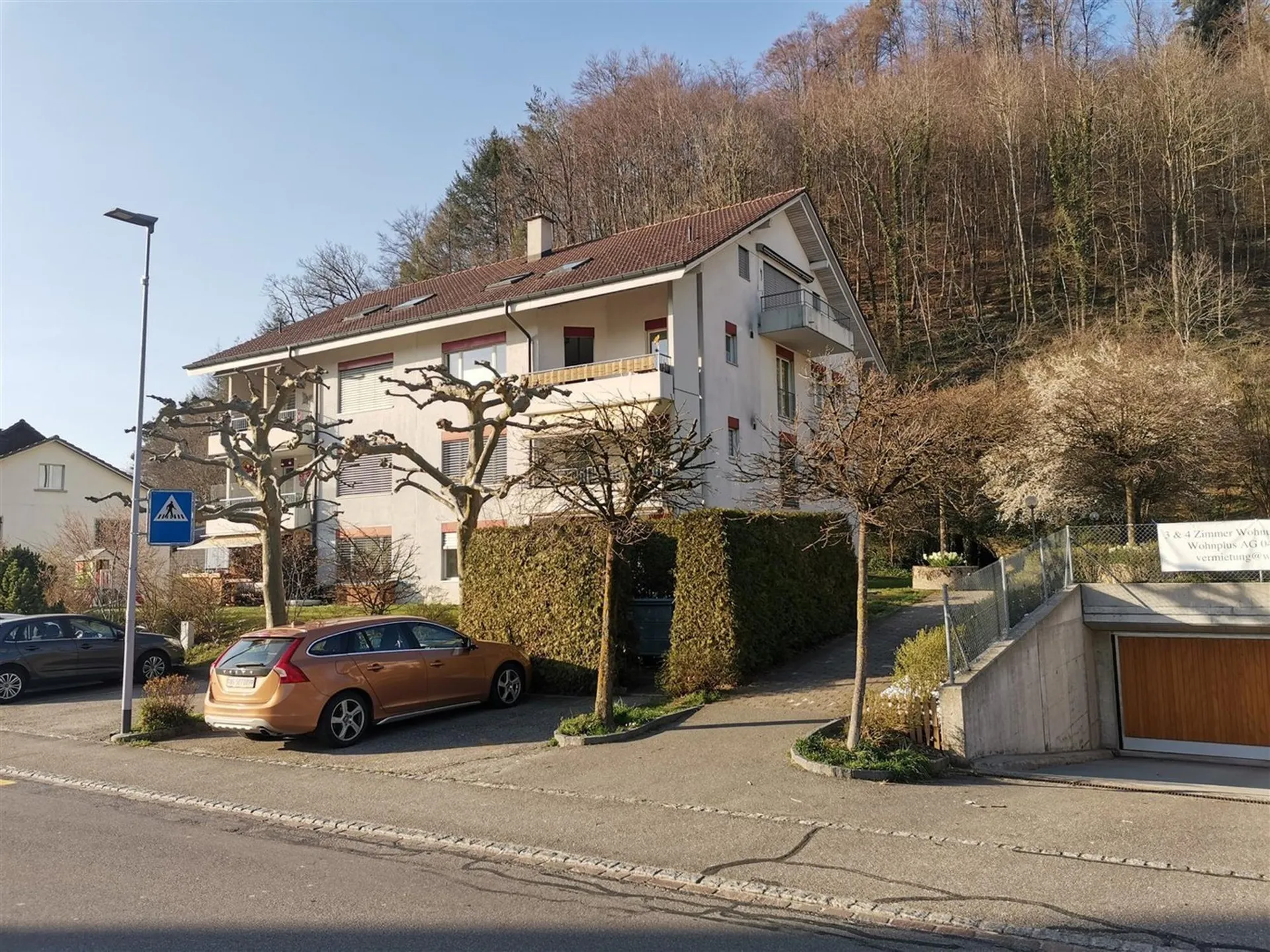 Grosszügige helle Wohnung mit Balkon - zentral & im Grünen gelegen